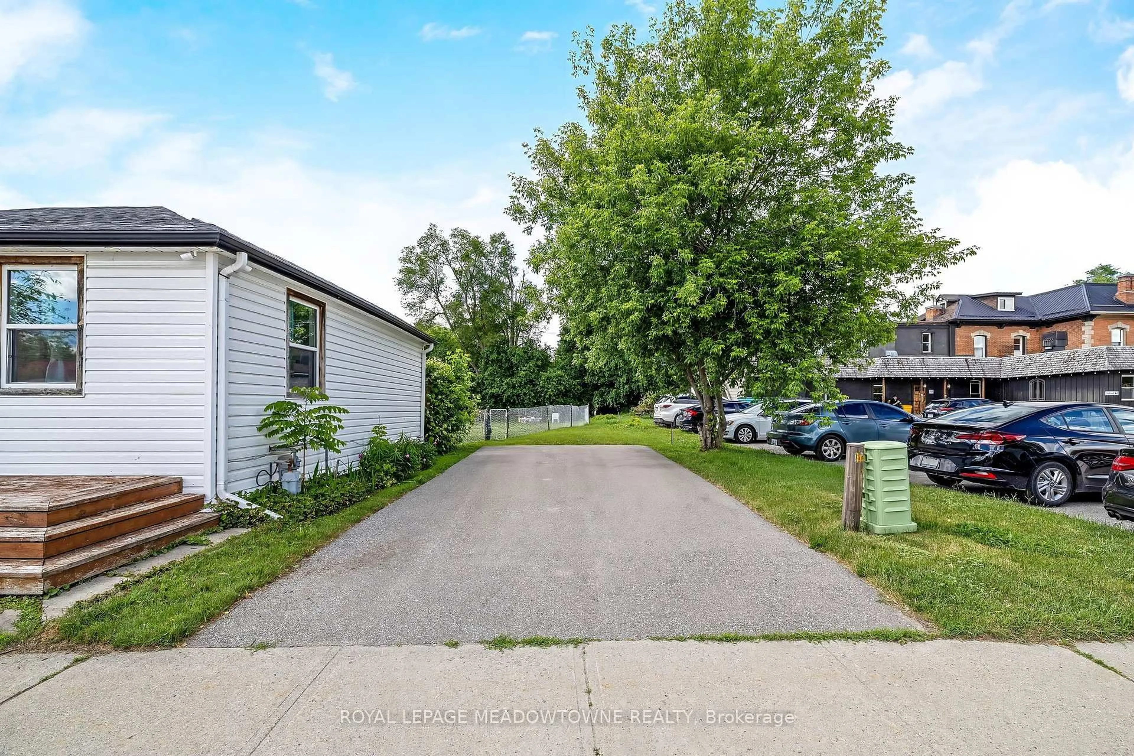 A pic from outside/outdoor area/front of a property/back of a property/a pic from drone, street for 3 Church Blvd, Erin Ontario N0B 1T0