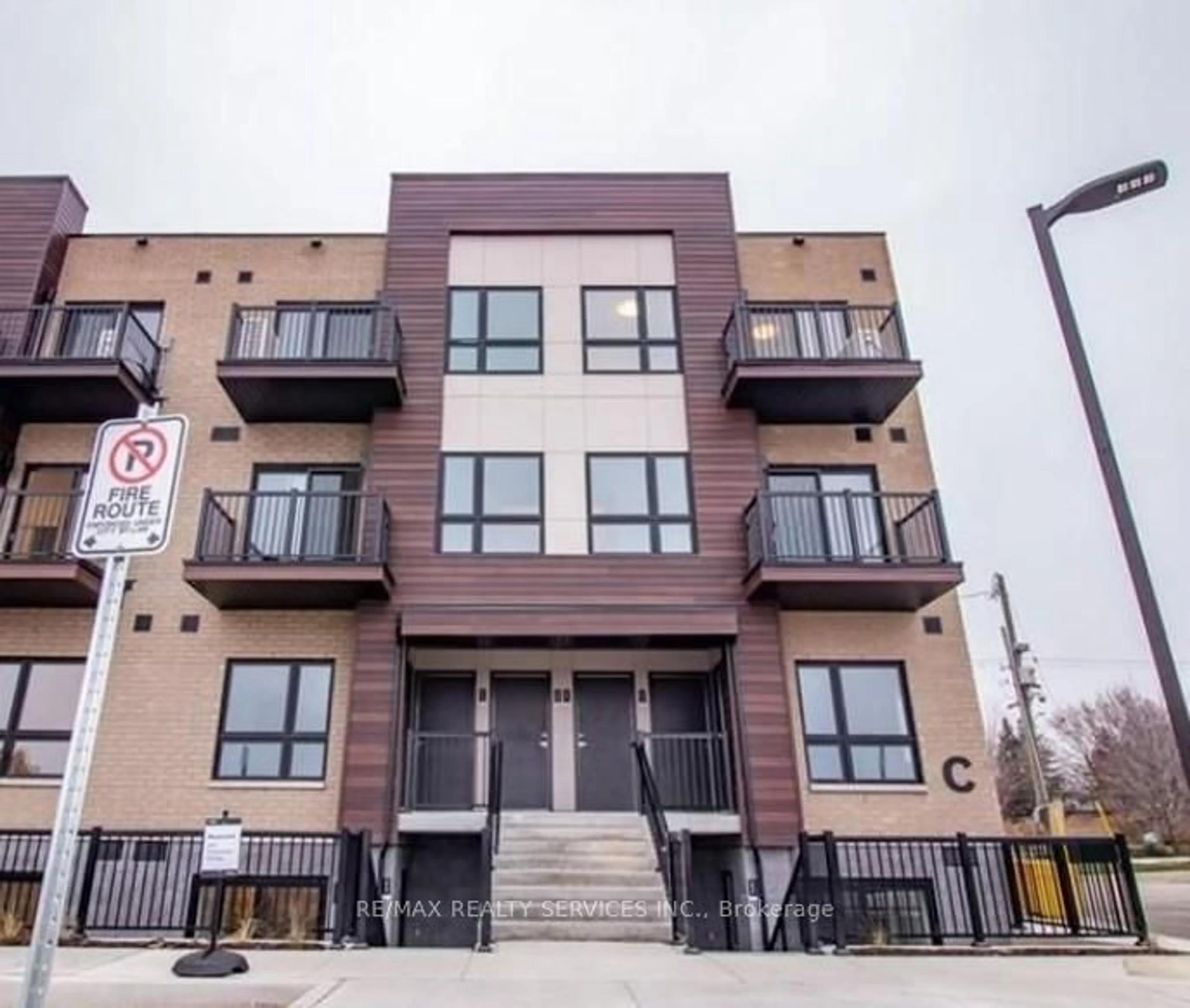 Unknown for 10 PALACE St #C11, Kitchener Ontario N2E 0J3