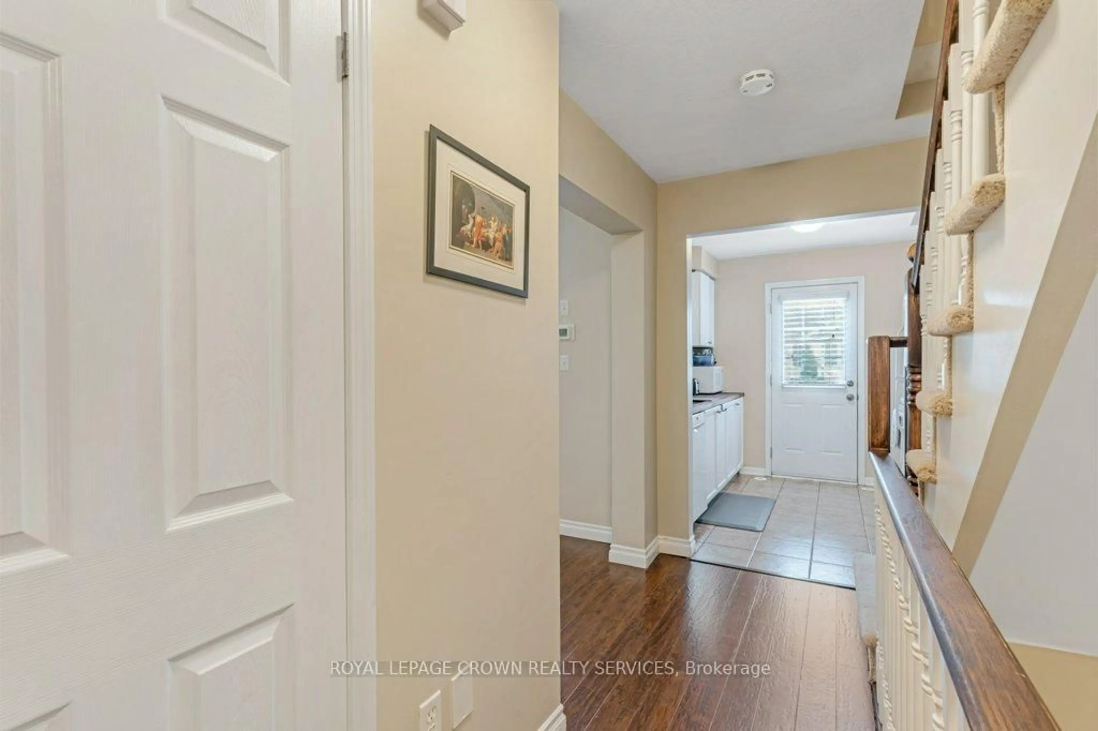 Indoor entryway for 71 Garth Massey Dr #71, Cambridge Ontario N1T 2G8
