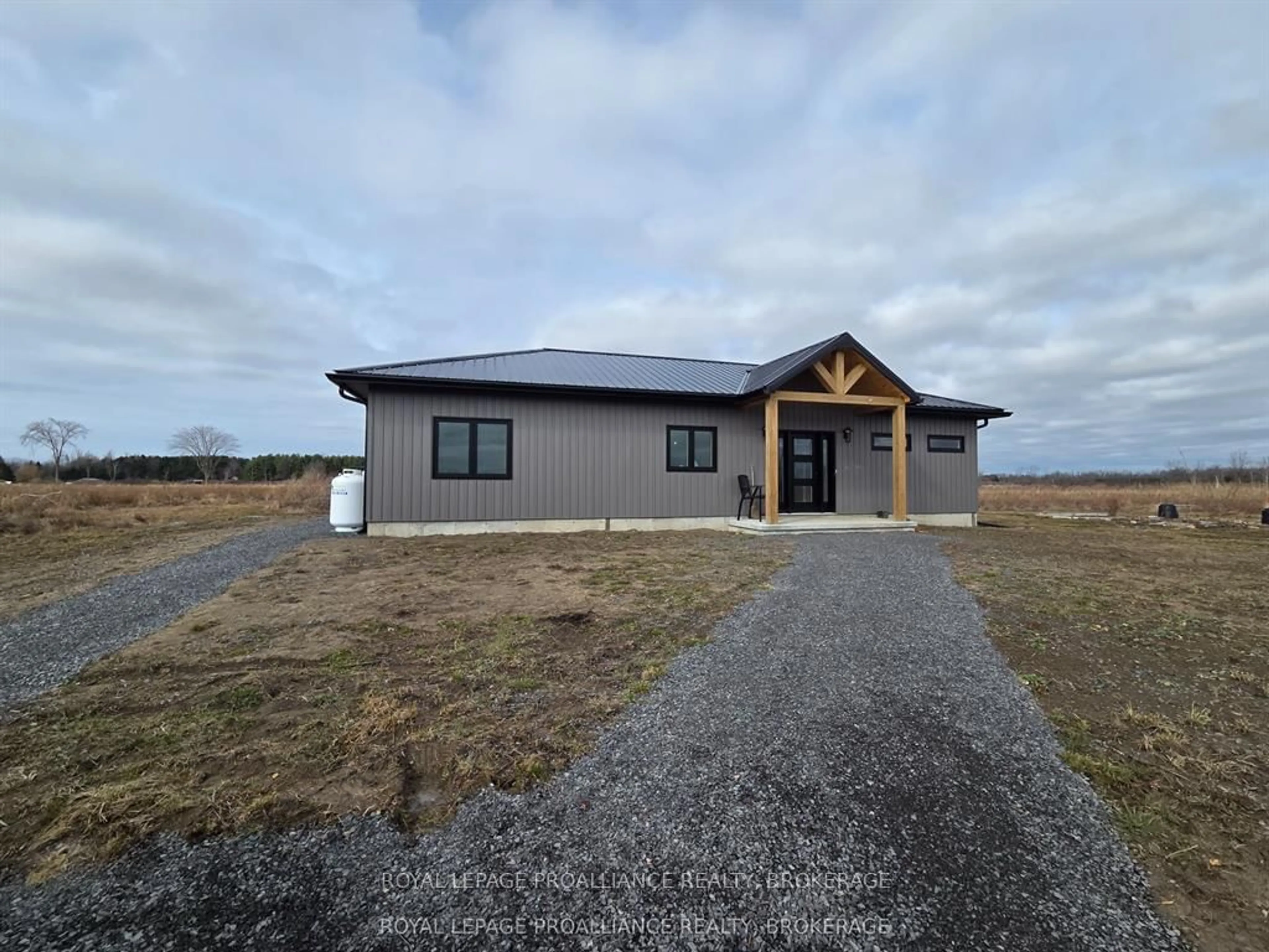 A pic from outside/outdoor area/front of a property/back of a property/a pic from drone, building for 292 Kyes Rd, Front of Leeds & Seeleys Bay Ontario K0E 1L0