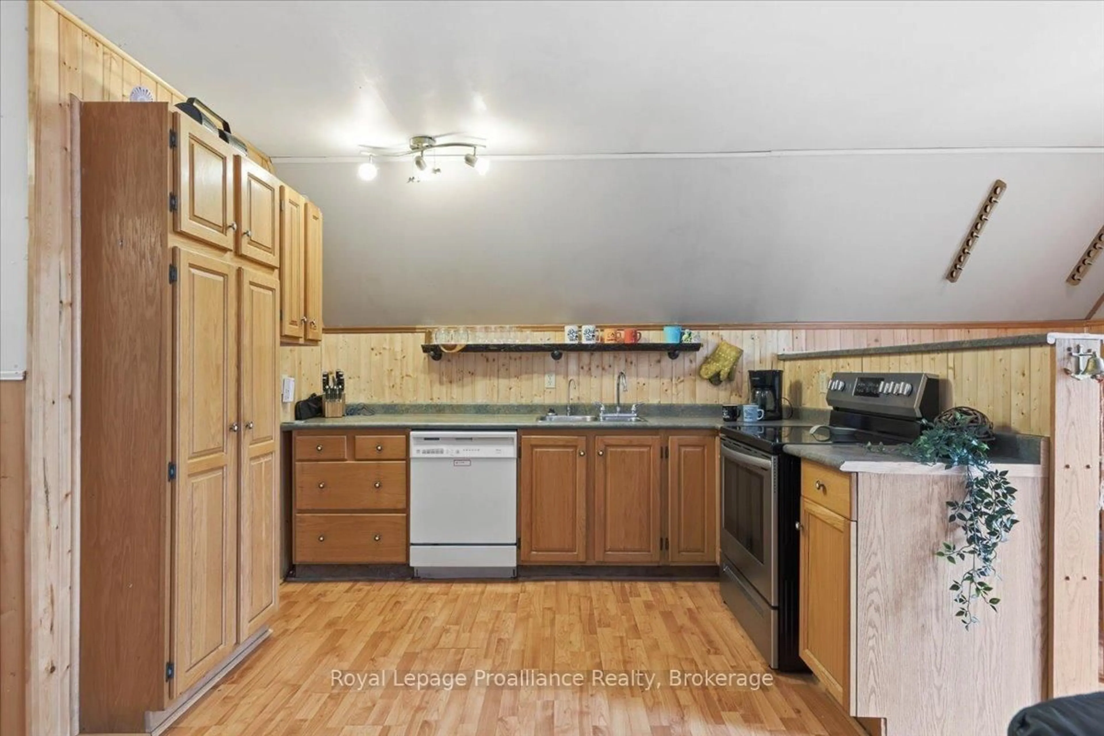 Standard kitchen, unknown for 1062 Price Rd, Frontenac Ontario K0H 0B6