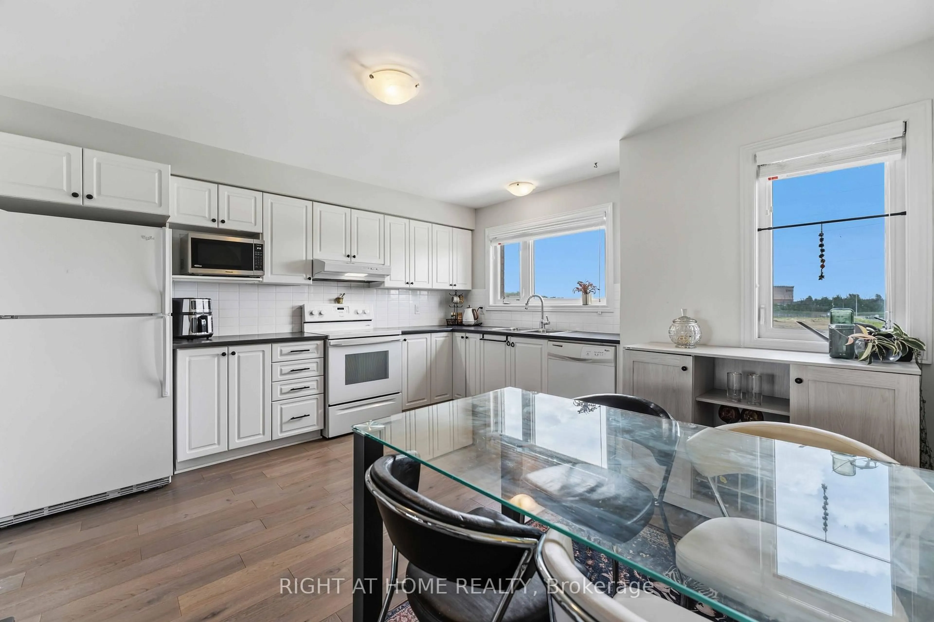 Unknown for 354 Brettonwood Rdge, Ottawa Ontario K2T 0H8