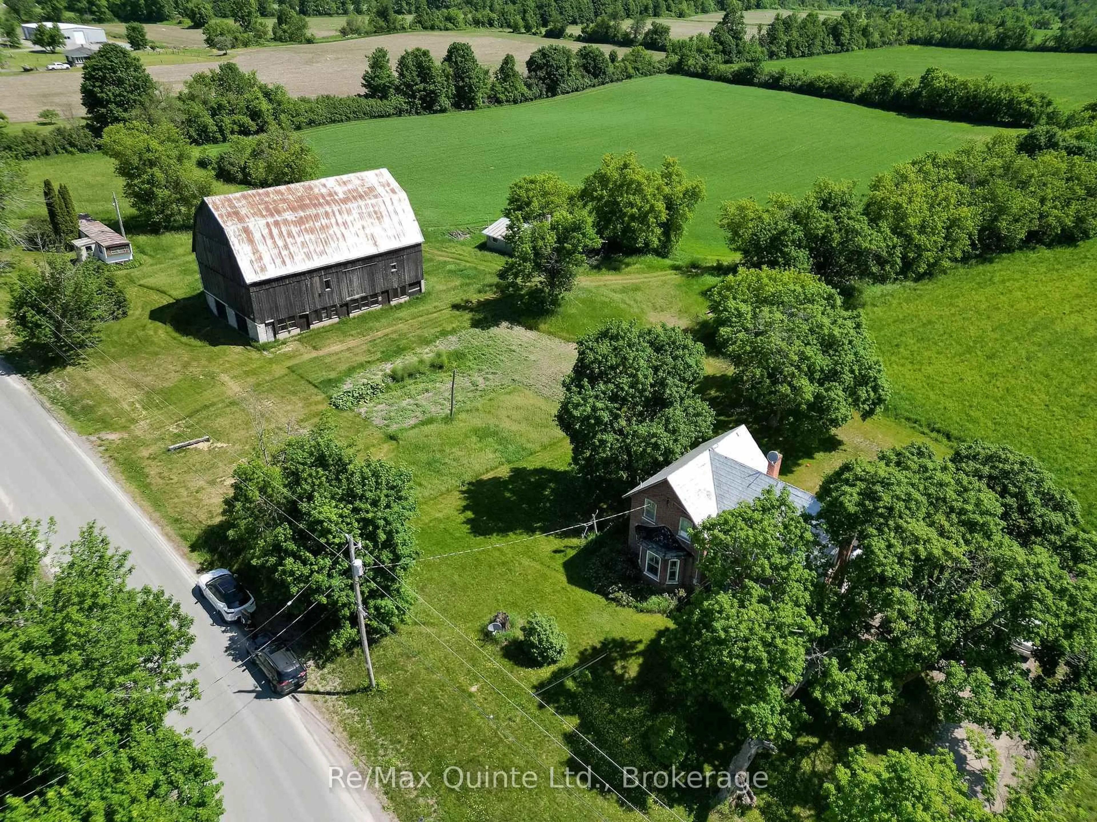 A pic from outside/outdoor area/front of a property/back of a property/a pic from drone, unknown for 10 Declair Rd, Tweed Ontario K0K 3J0