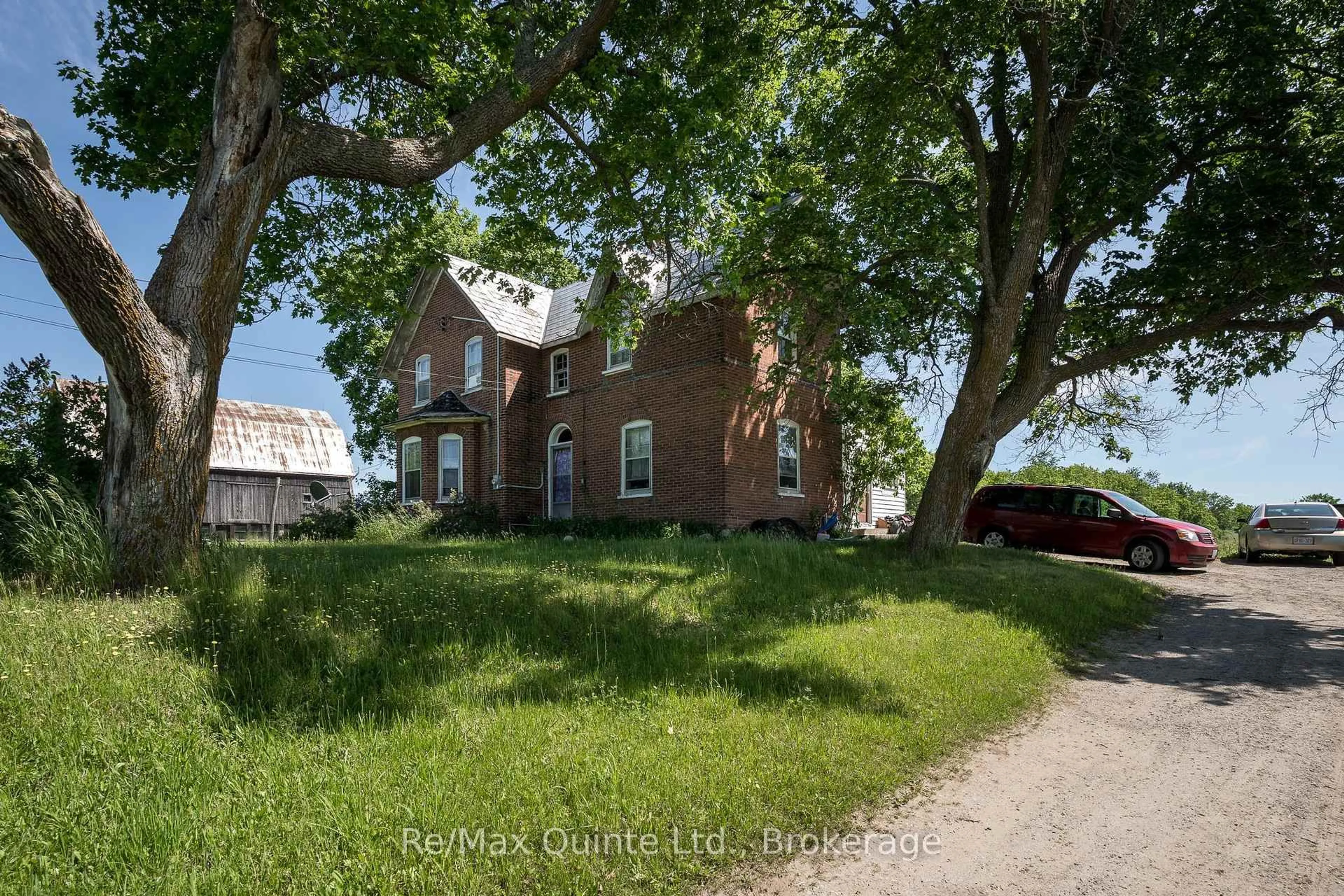 A pic from outside/outdoor area/front of a property/back of a property/a pic from drone, street for 10 Declair Rd, Tweed Ontario K0K 3J0