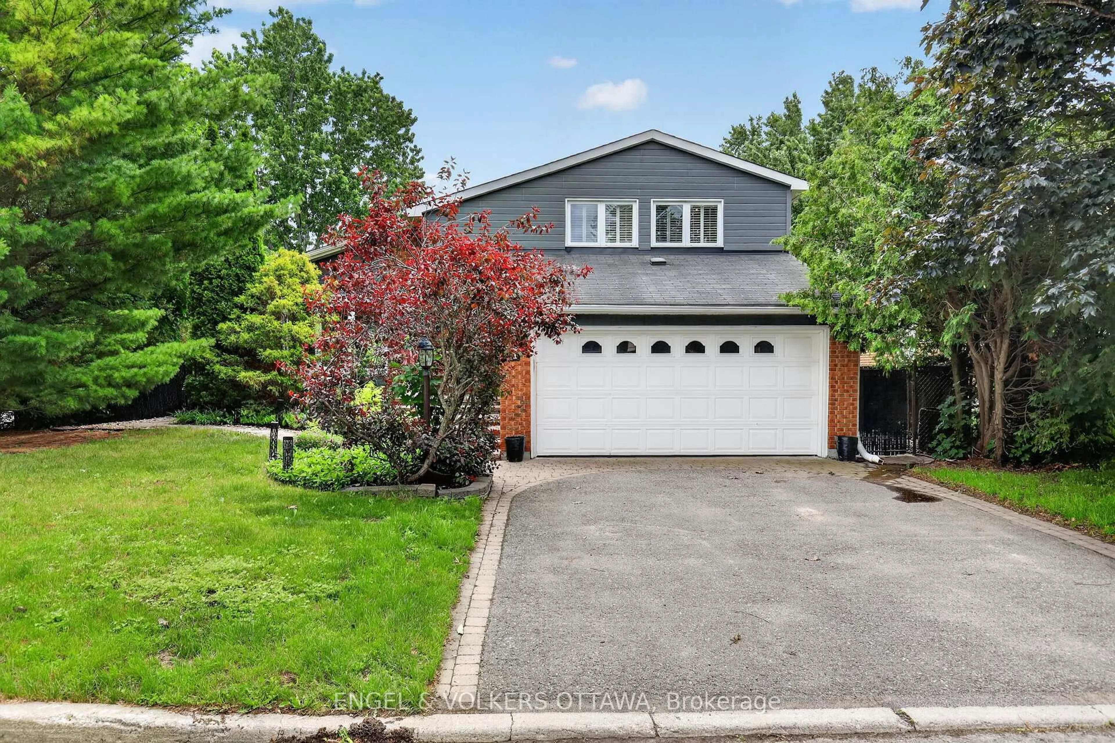Home with vinyl exterior material, street for 1 Blueridge Crt, Ottawa Ontario K2J 2J3