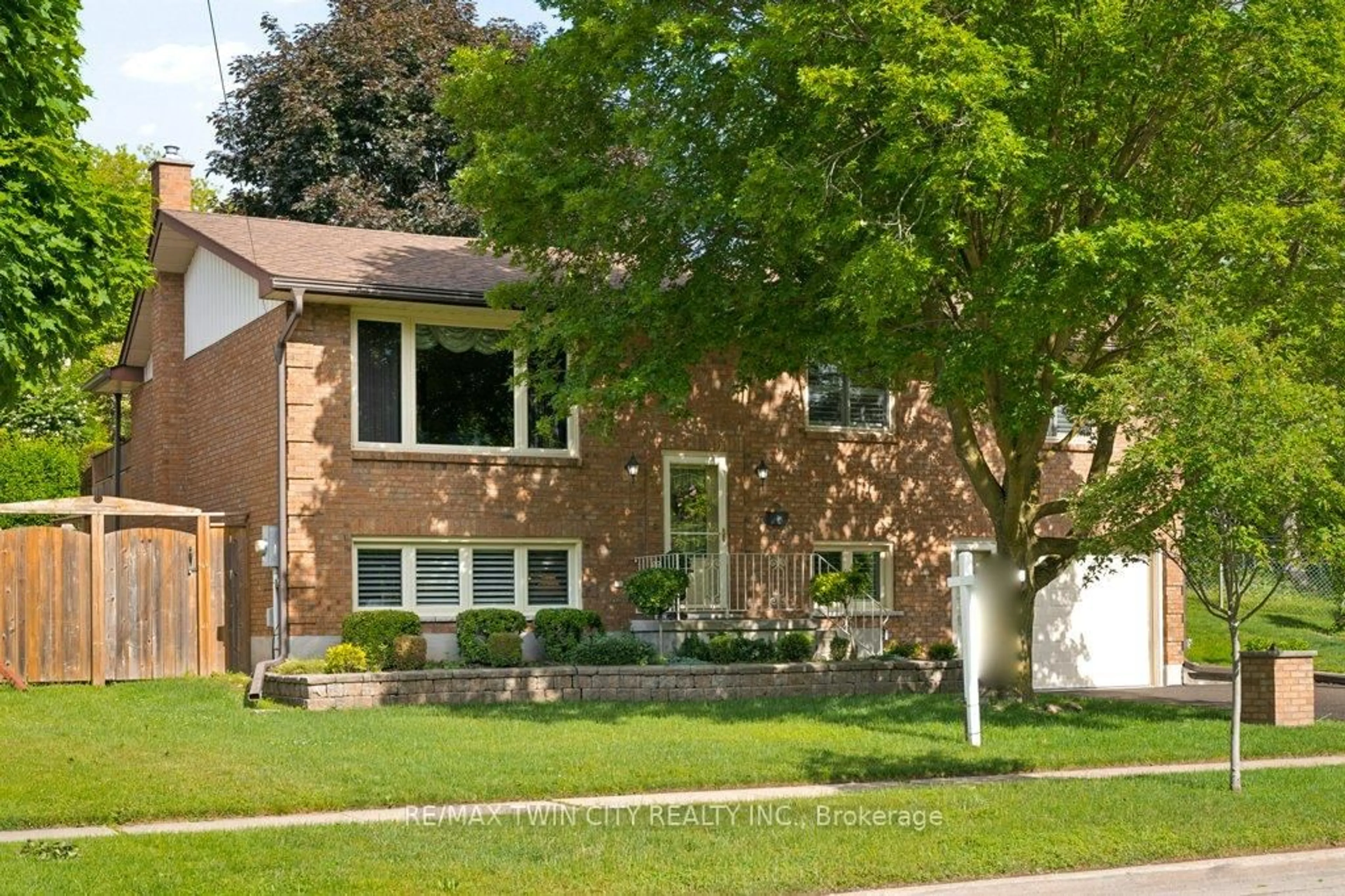 Home with brick exterior material, street for 336 Manchester Rd, Kitchener Ontario N2B 1A4
