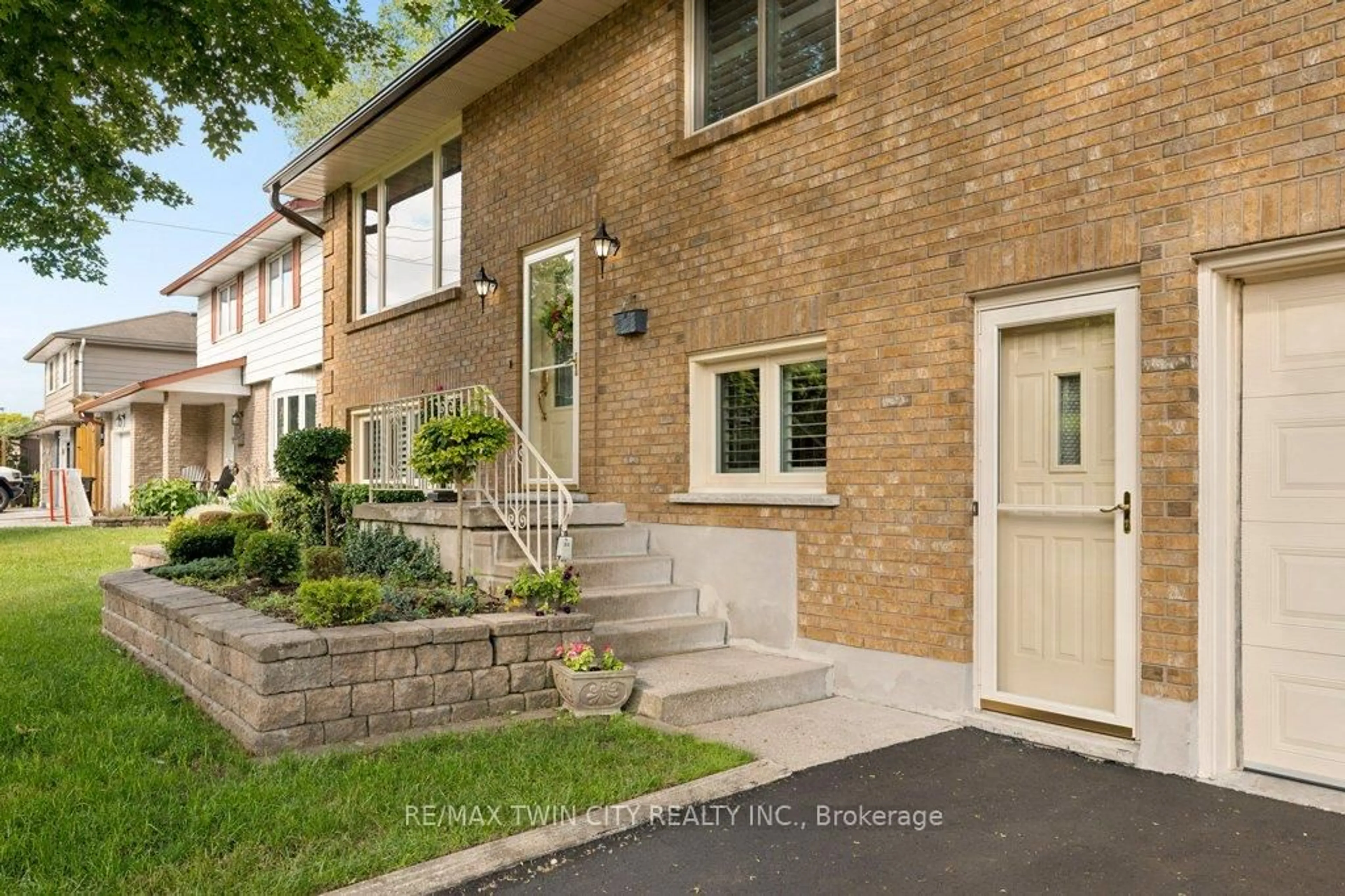 Home with brick exterior material, street for 336 Manchester Rd, Kitchener Ontario N2B 1A4