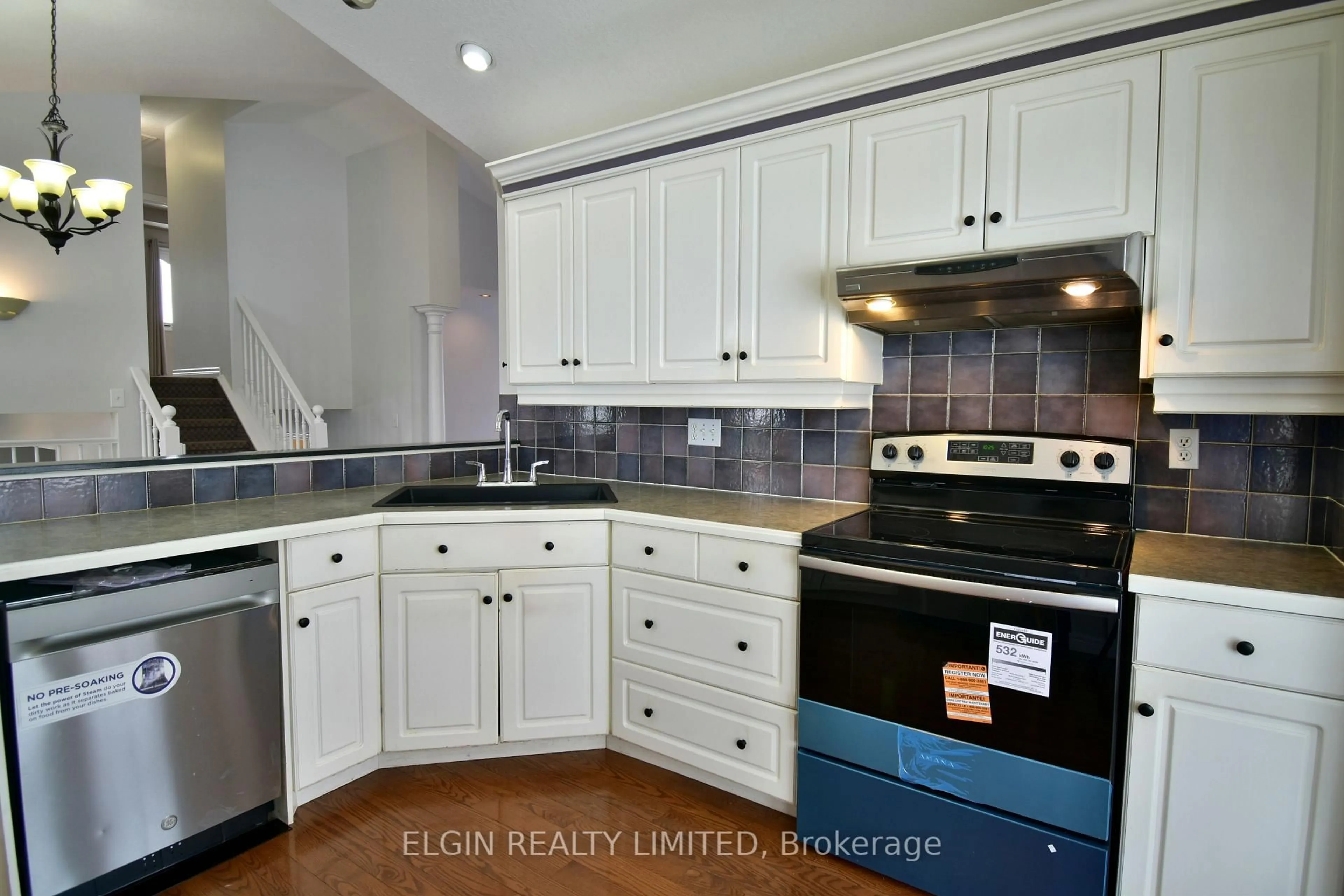Standard kitchen, unknown for 578 Wellington St, St. Thomas Ontario N5R 6E1