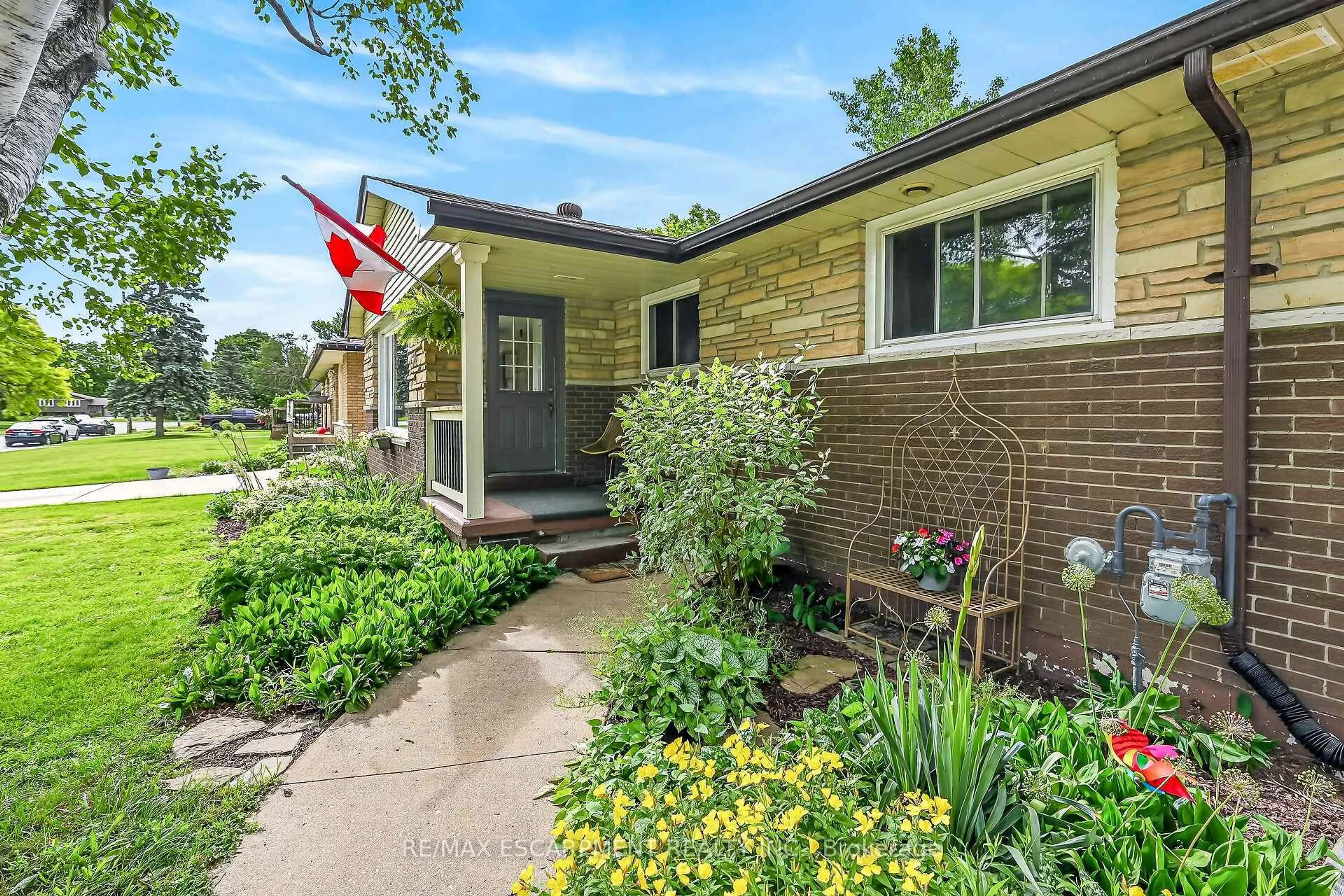 Home with brick exterior material, street for 251 Mackenzie Cres, Haldimand Ontario N3W 1A7