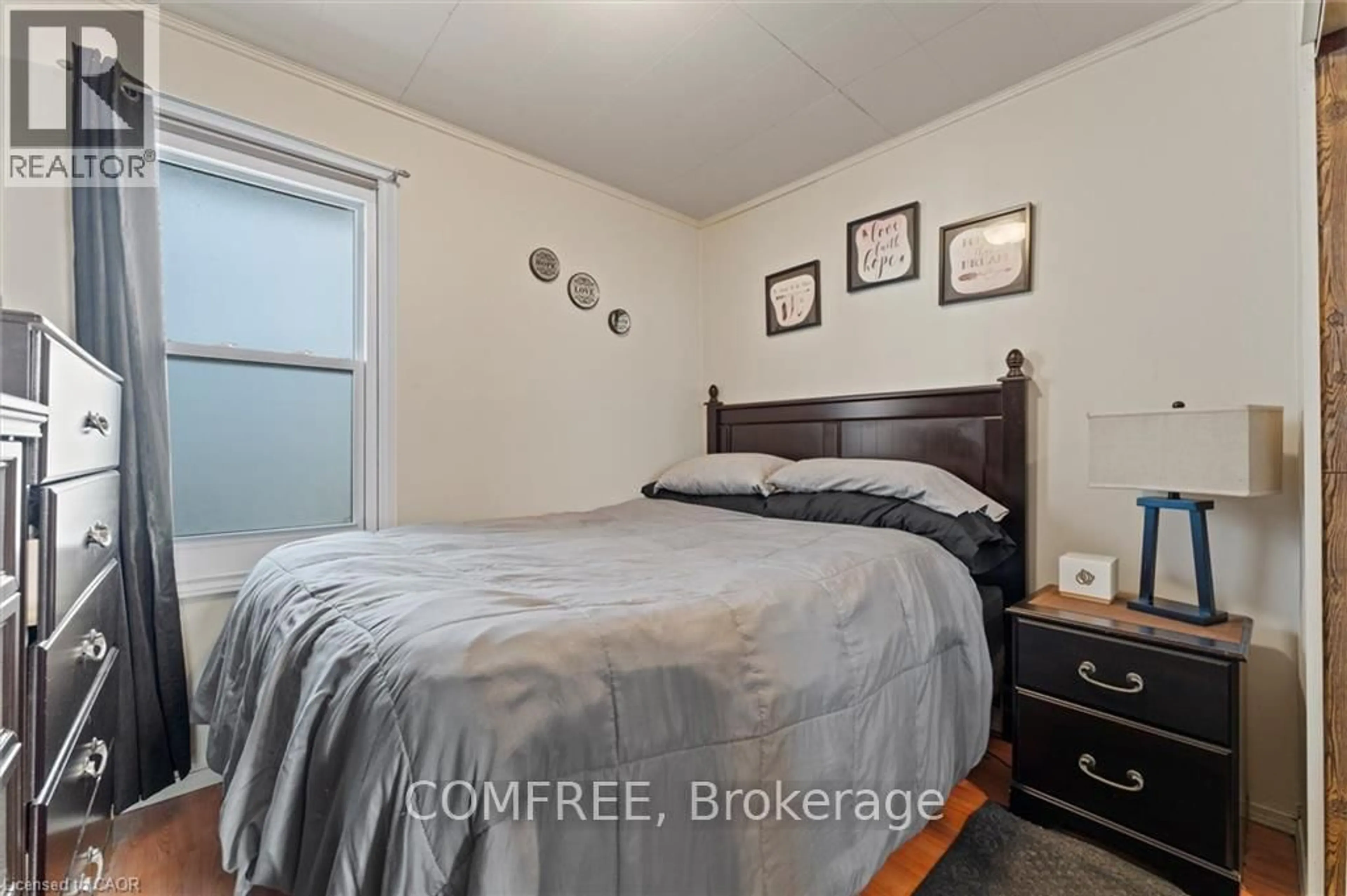 A pic of a room for 1743 St Luke Rd, Out of Area Ontario N8Y 3N7