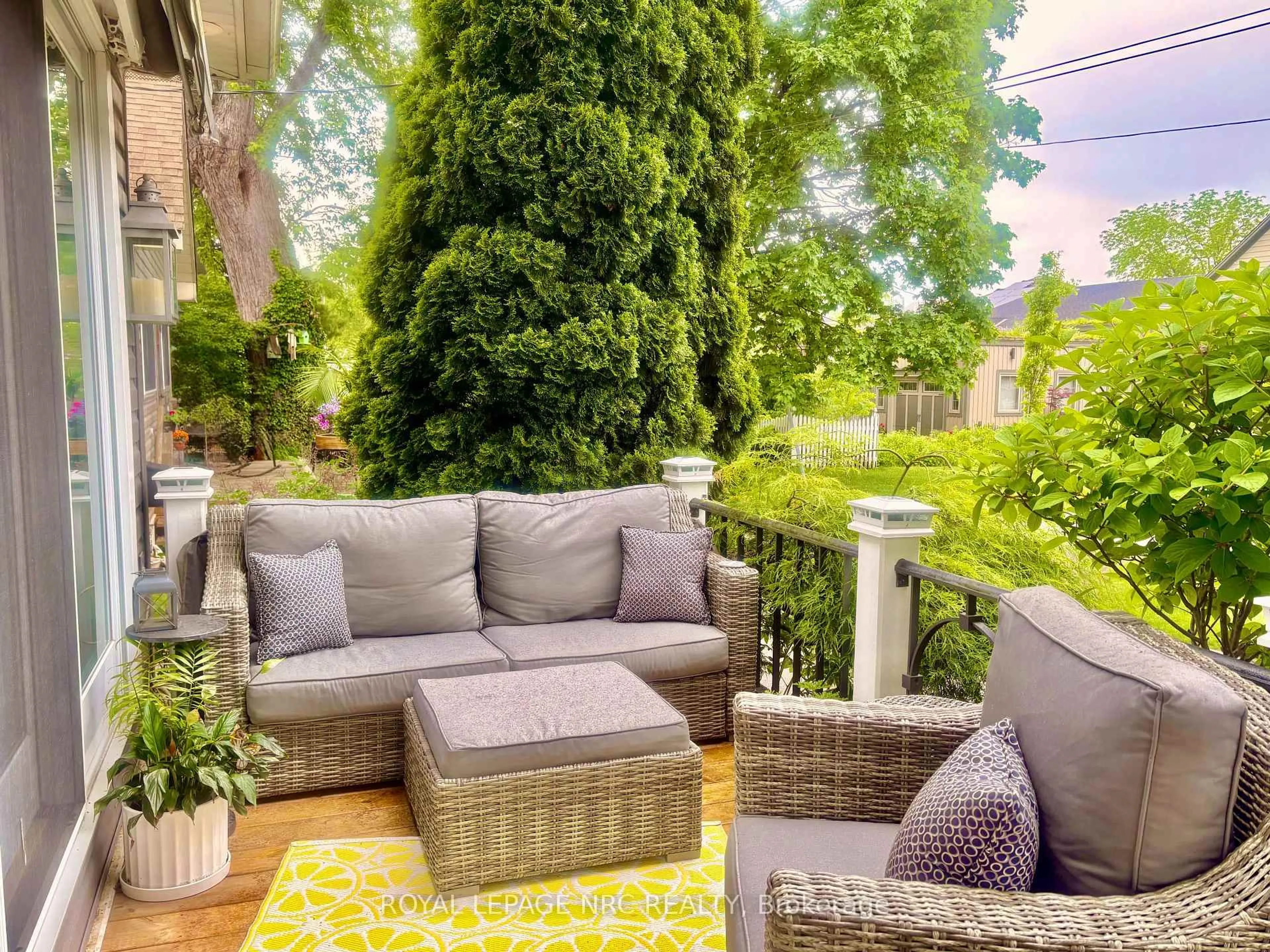Patio, street for 11 Peel St, St. Catharines Ontario L2N 5A2