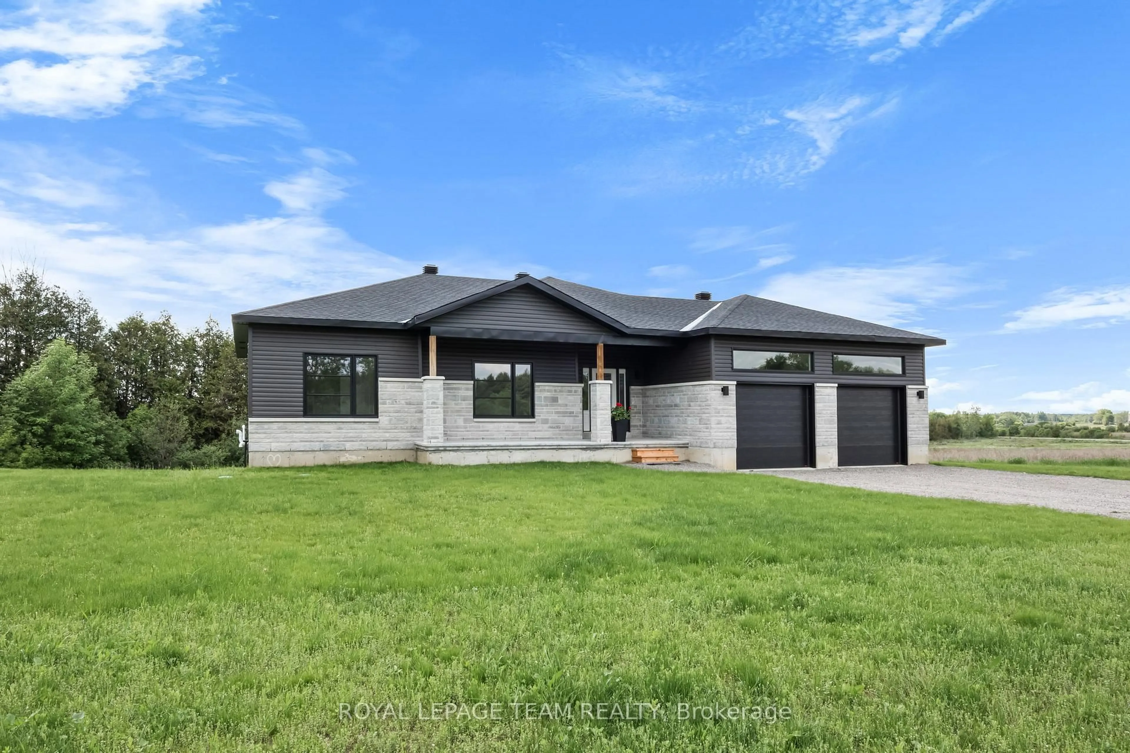 Home with vinyl exterior material, building for 465 Pioneer Rd, Merrickville-Wolford Ontario K0G 1N0