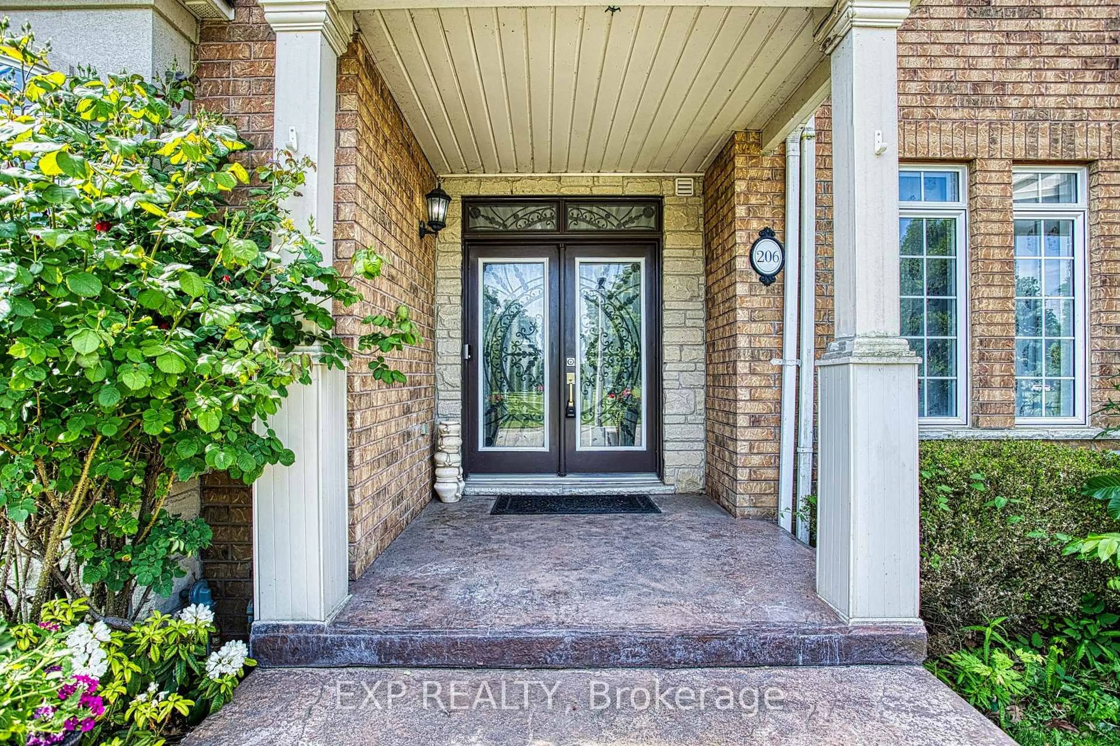 Indoor entryway for 206 Springstead Ave, Hamilton Ontario L8E 6E8