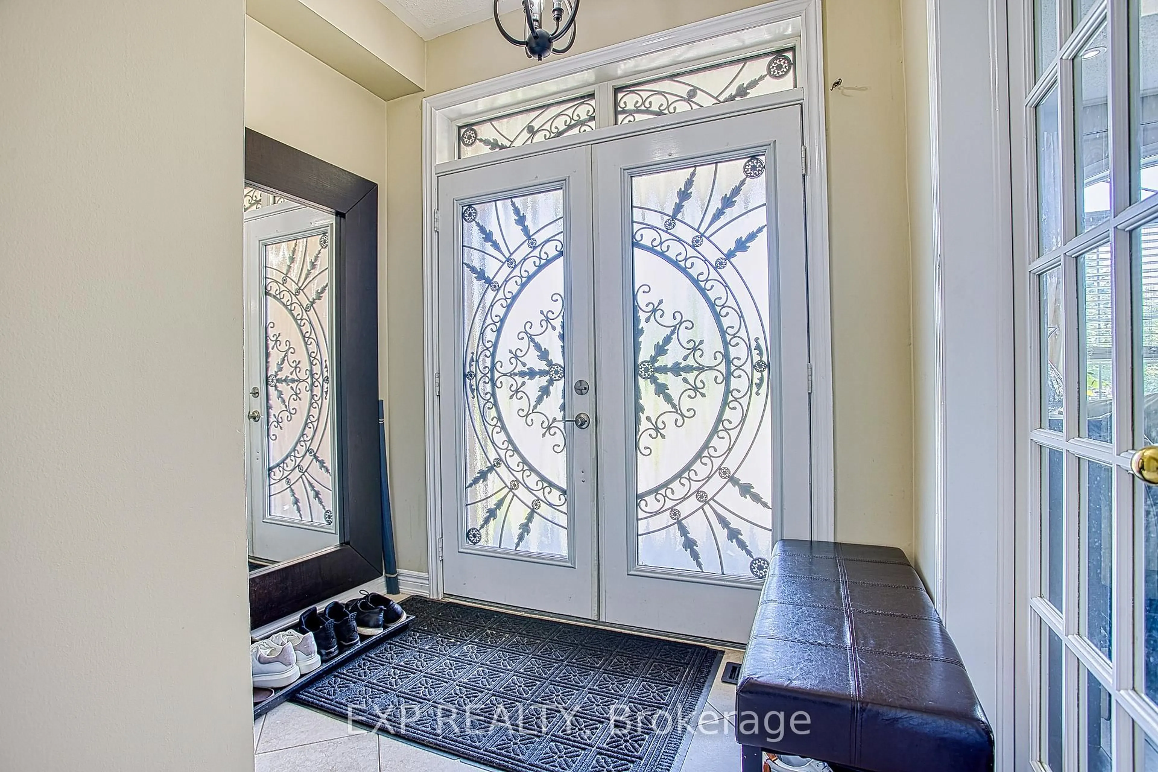 Indoor entryway for 206 Springstead Ave, Hamilton Ontario L8E 6E8