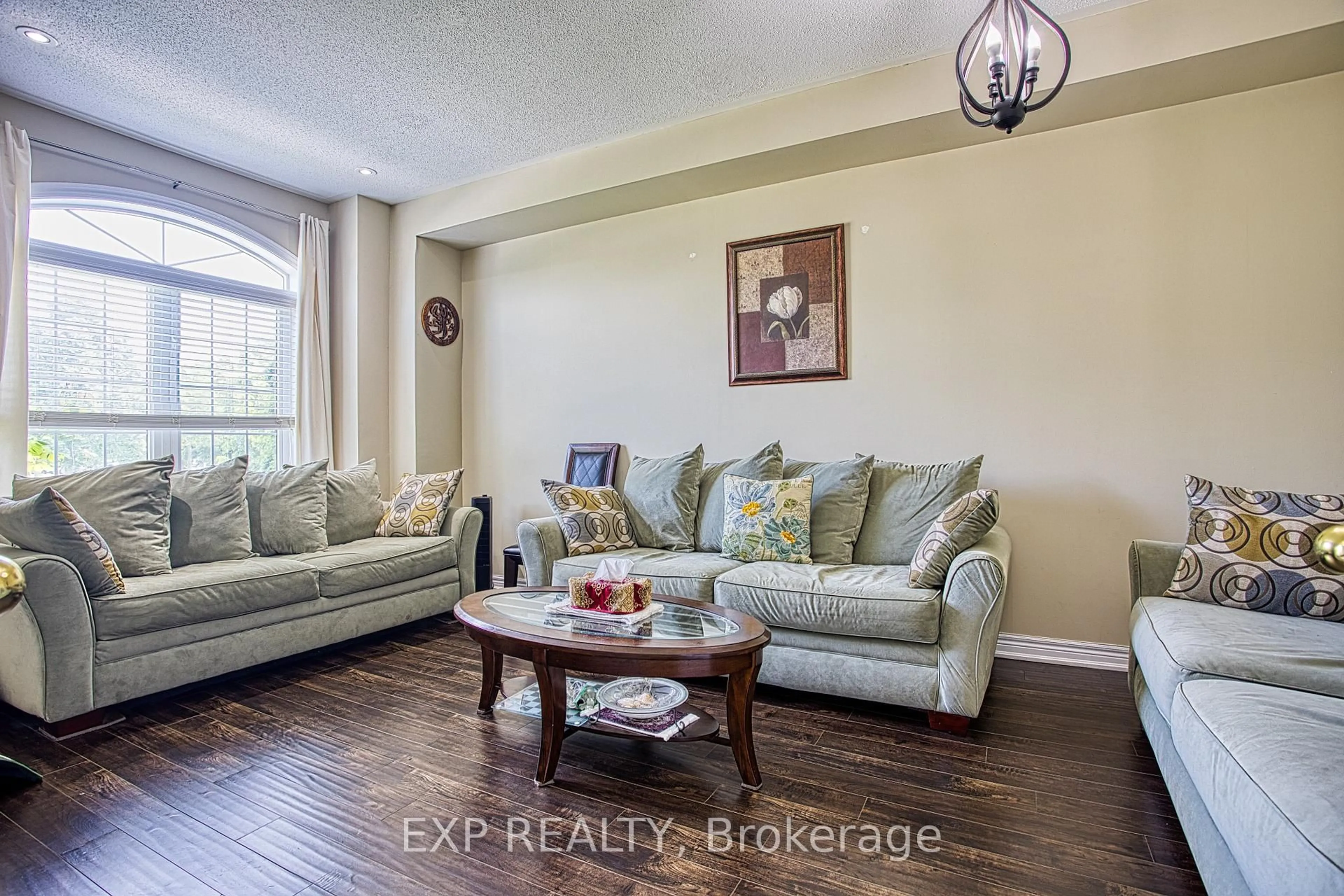 Living room with furniture, unknown for 206 Springstead Ave, Hamilton Ontario L8E 6E8