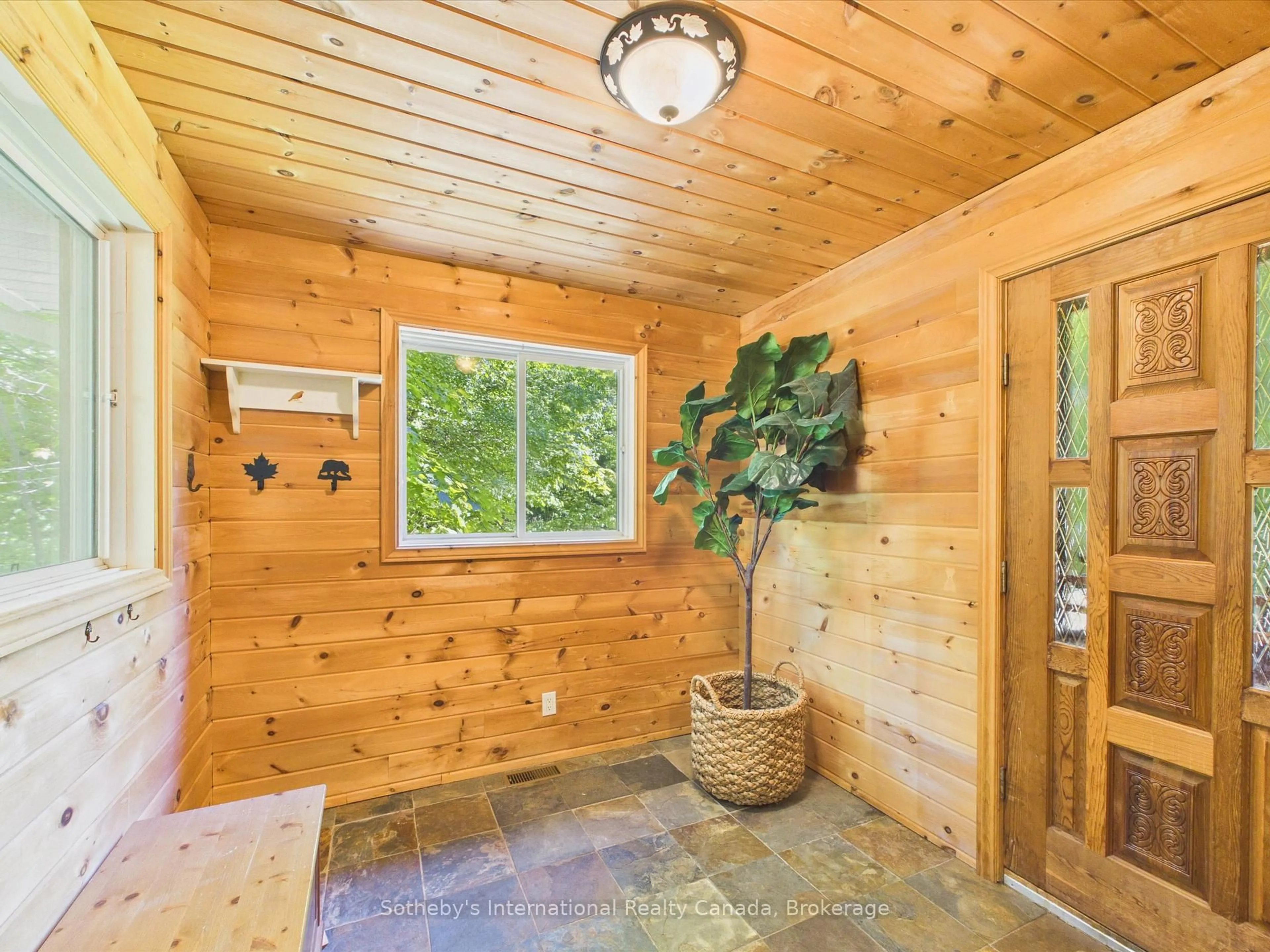 Indoor entryway for 223 10th Concession, Seguin Ontario P2A 2W8