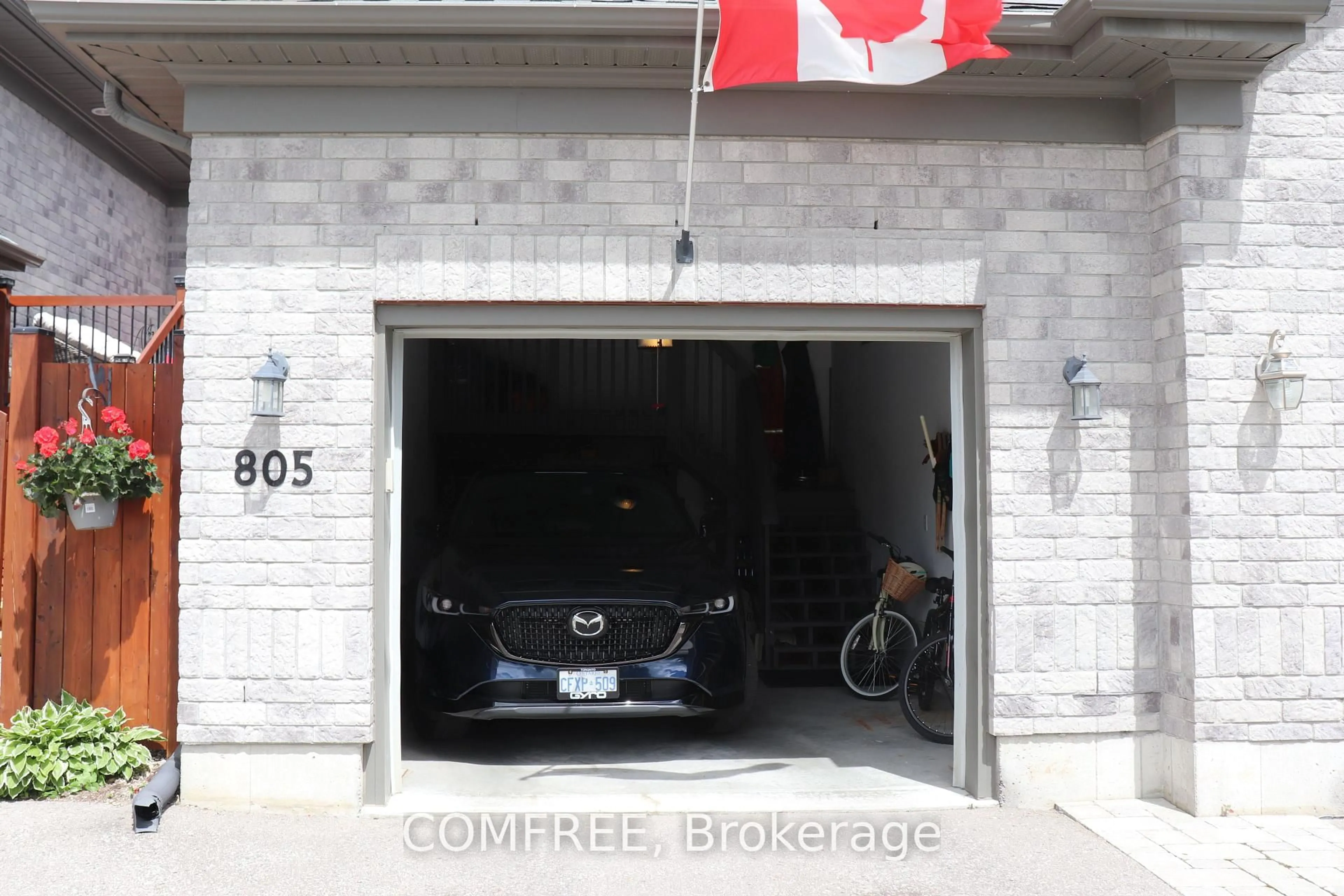 Indoor garage for 805 Lees Ave, Cobourg Ontario K9A 0G4