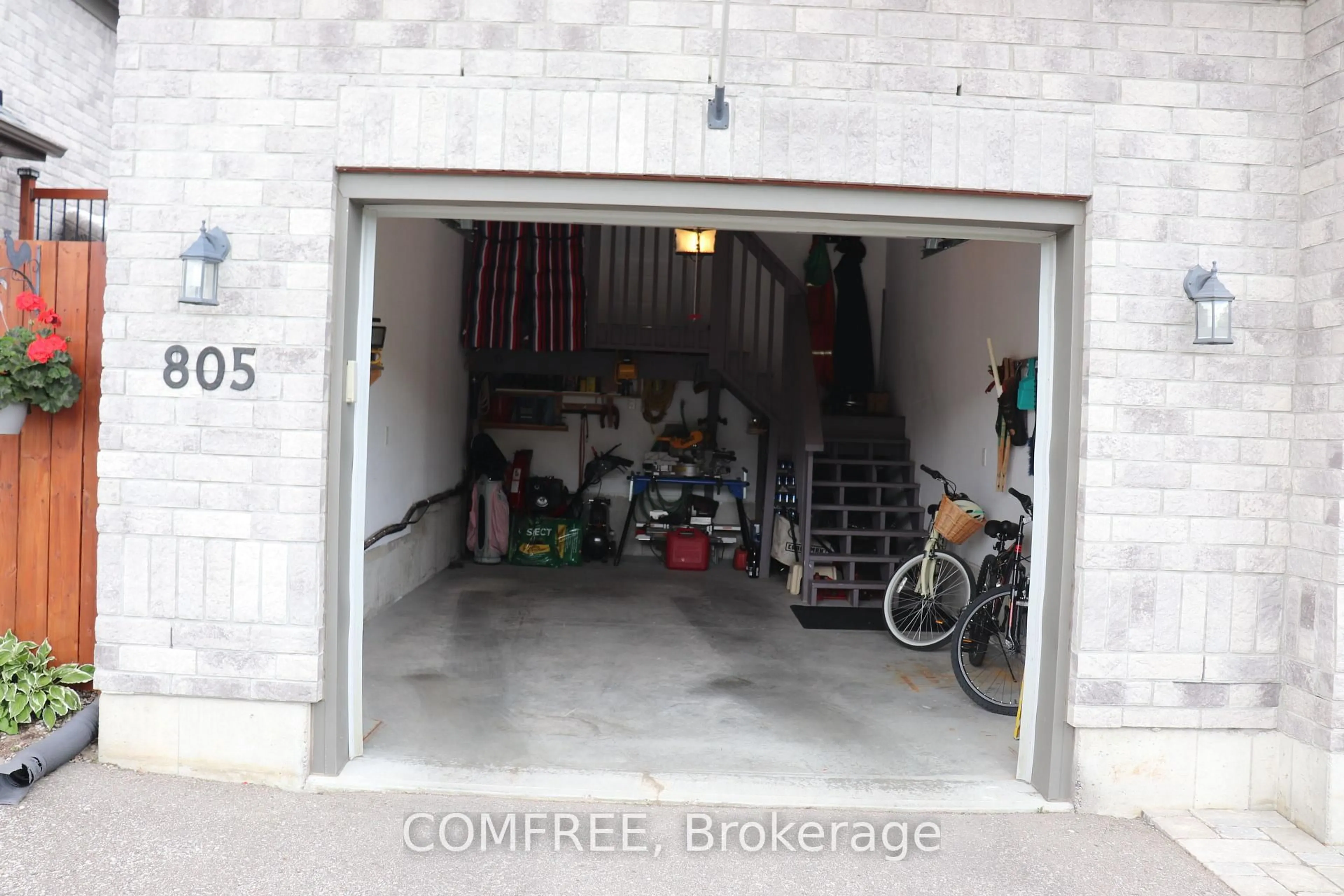 Indoor garage for 805 Lees Ave, Cobourg Ontario K9A 0G4