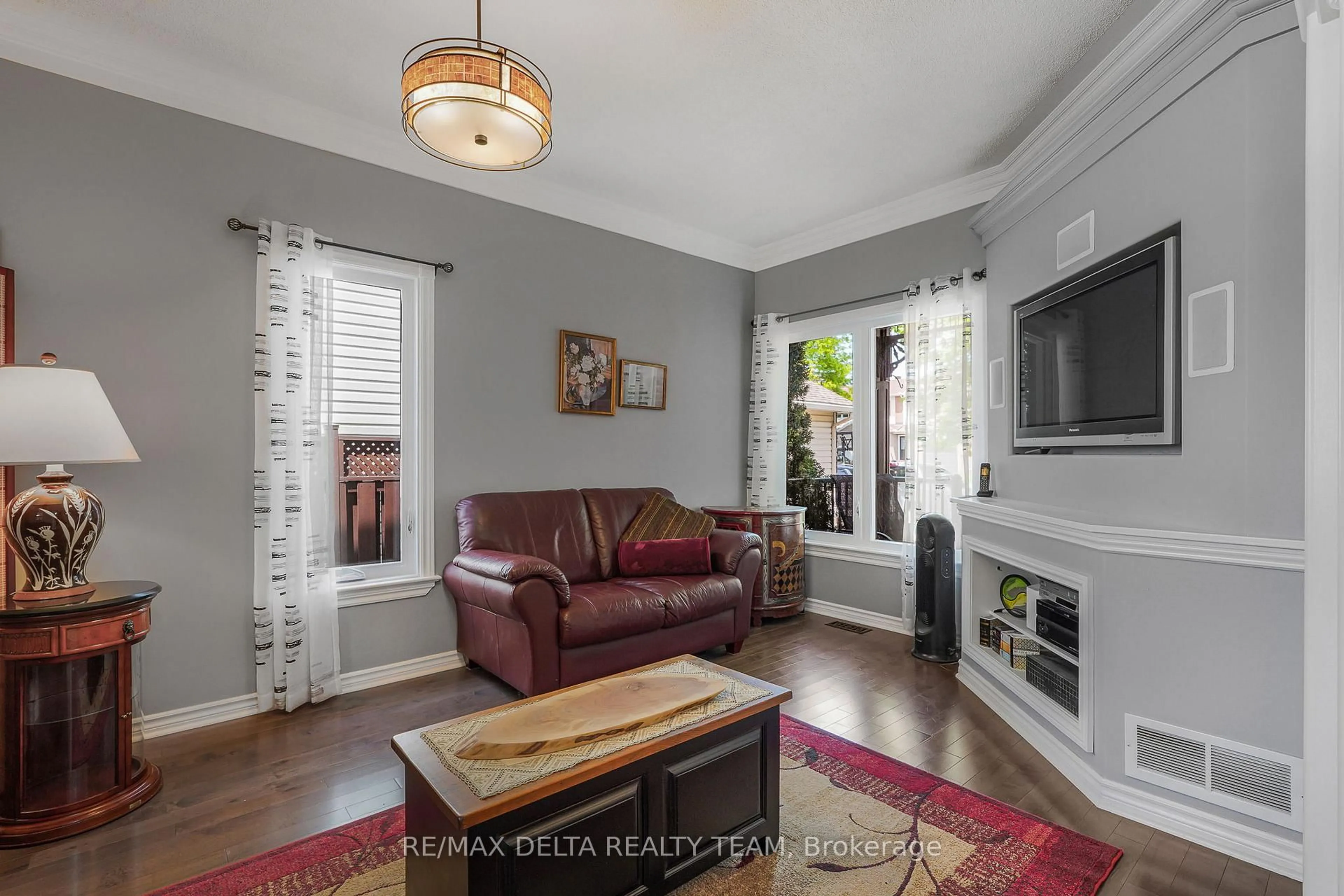 Living room with furniture, unknown for 2040 Sunland Dr, Orleans Ontario K4A 3K8