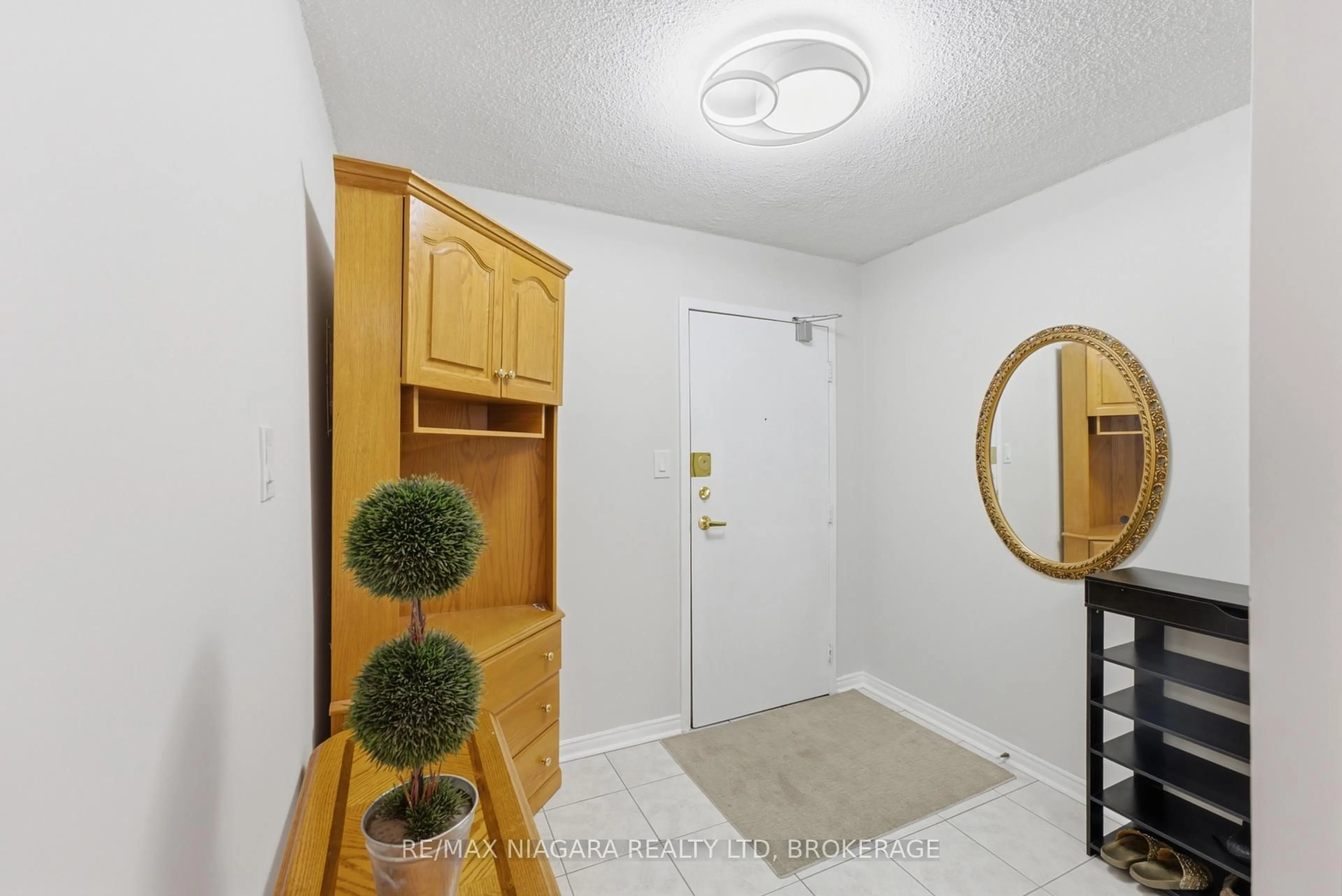 Indoor entryway for 141 Church St #1003, St. Catharines Ontario L2R 7L7