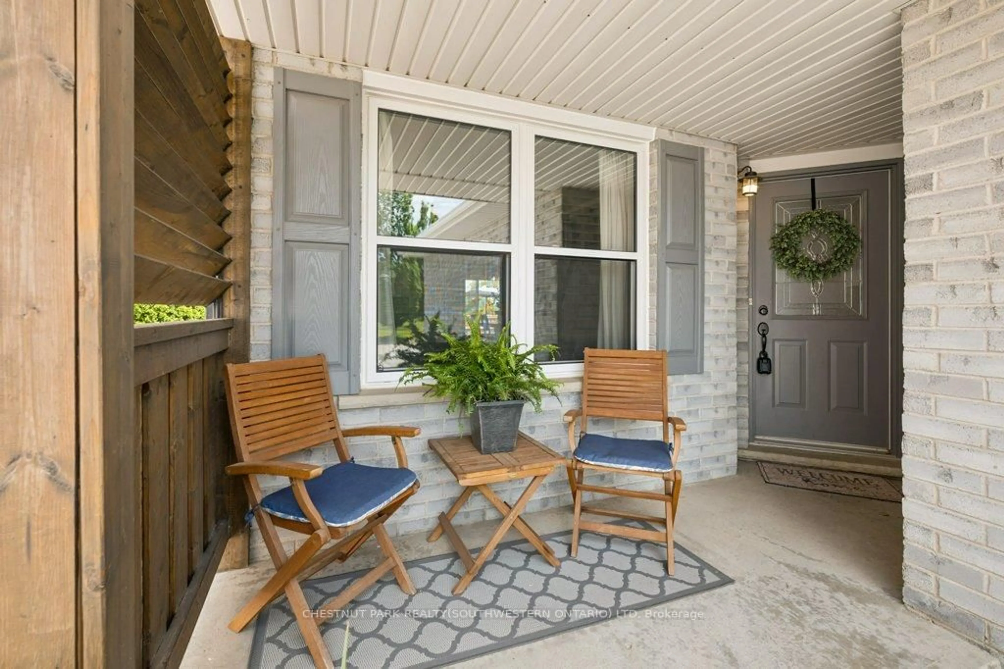 Patio, street for 16 White Sands Crt, Kitchener Ontario N2E 3S4