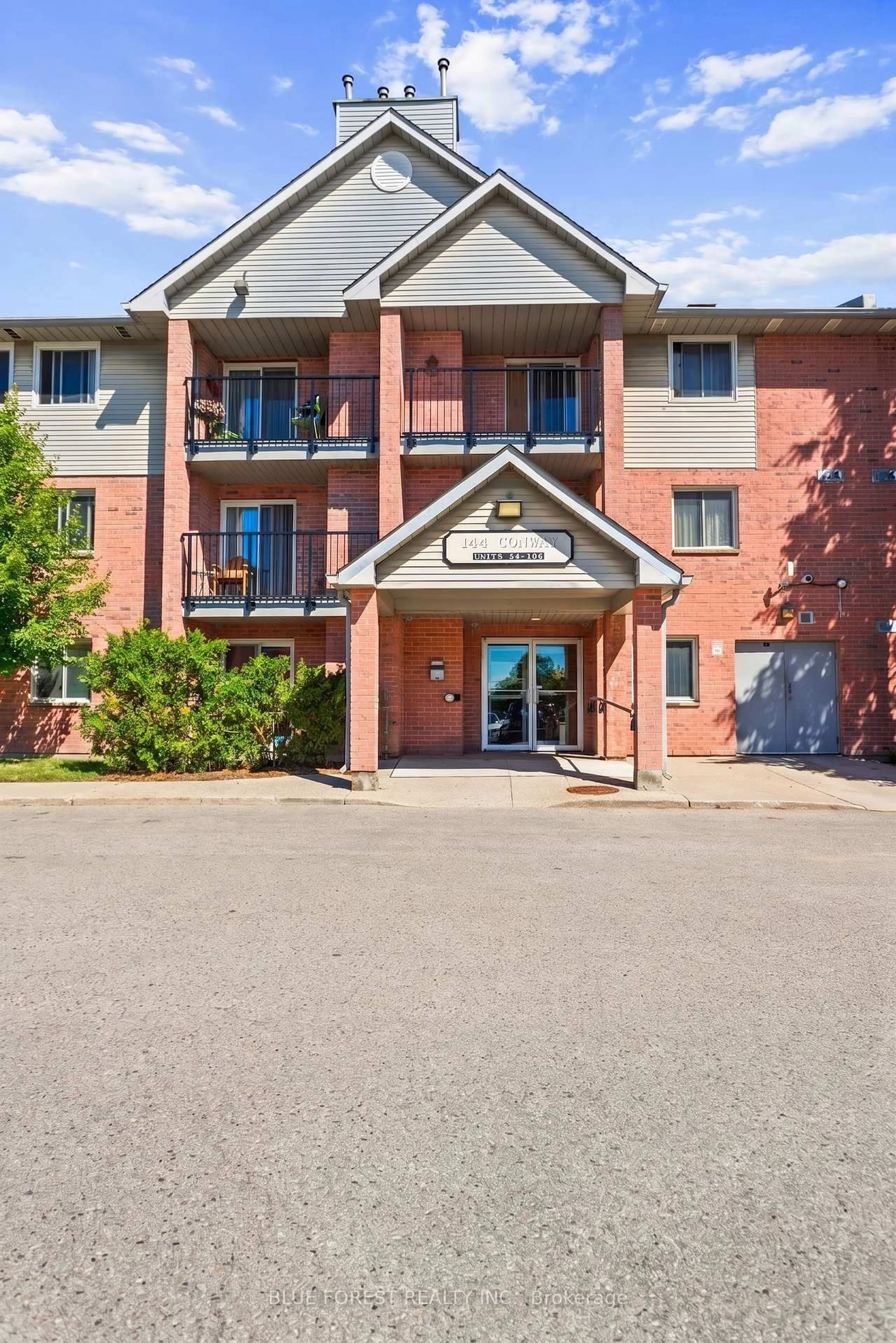 Indoor foyer for 144 CONWAY Dr #55, London South Ontario N6E 3N3