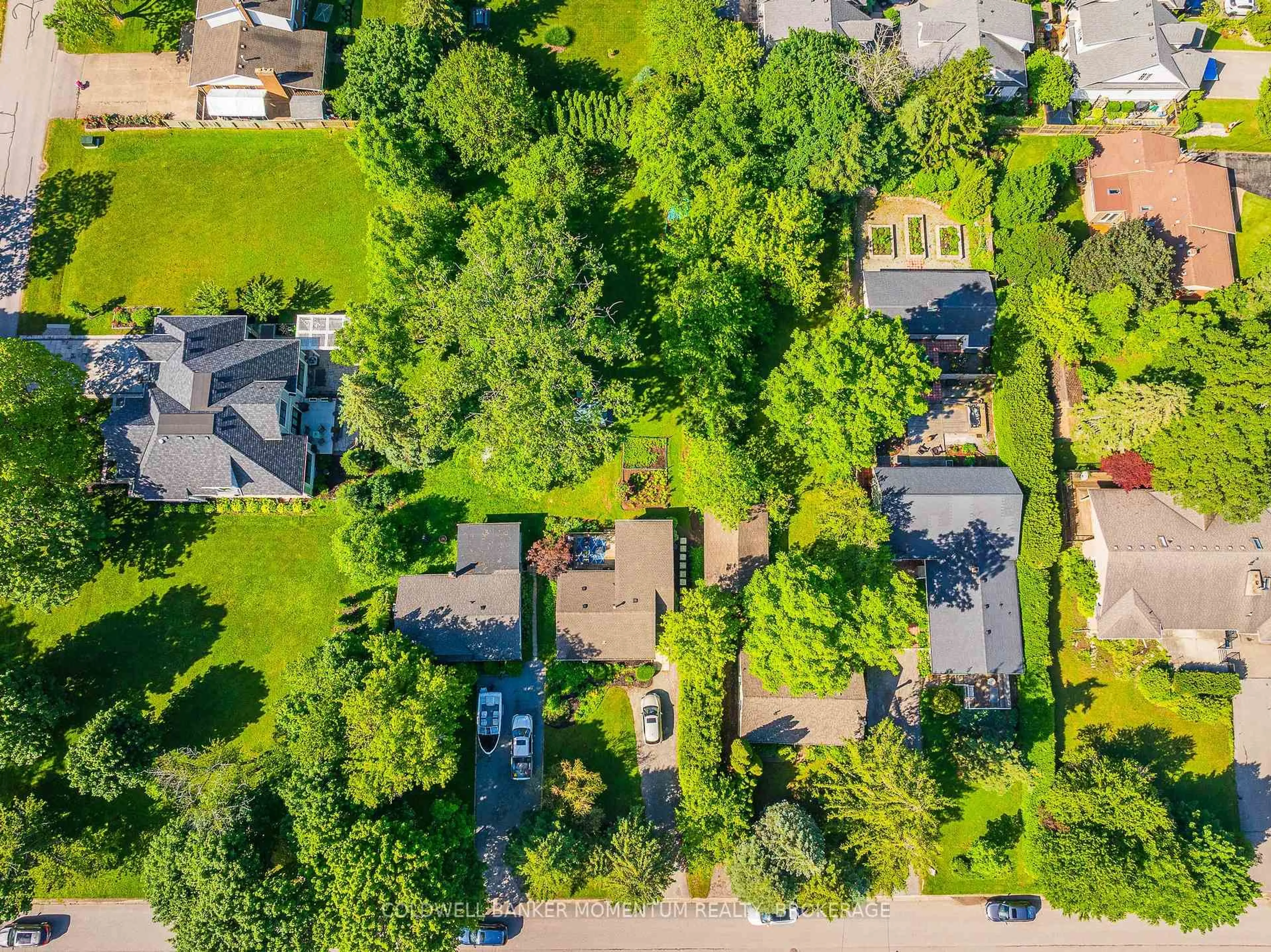 A pic from outside/outdoor area/front of a property/back of a property/a pic from drone, street for 364 William St, Niagara-on-the-Lake Ontario L0S 1J0