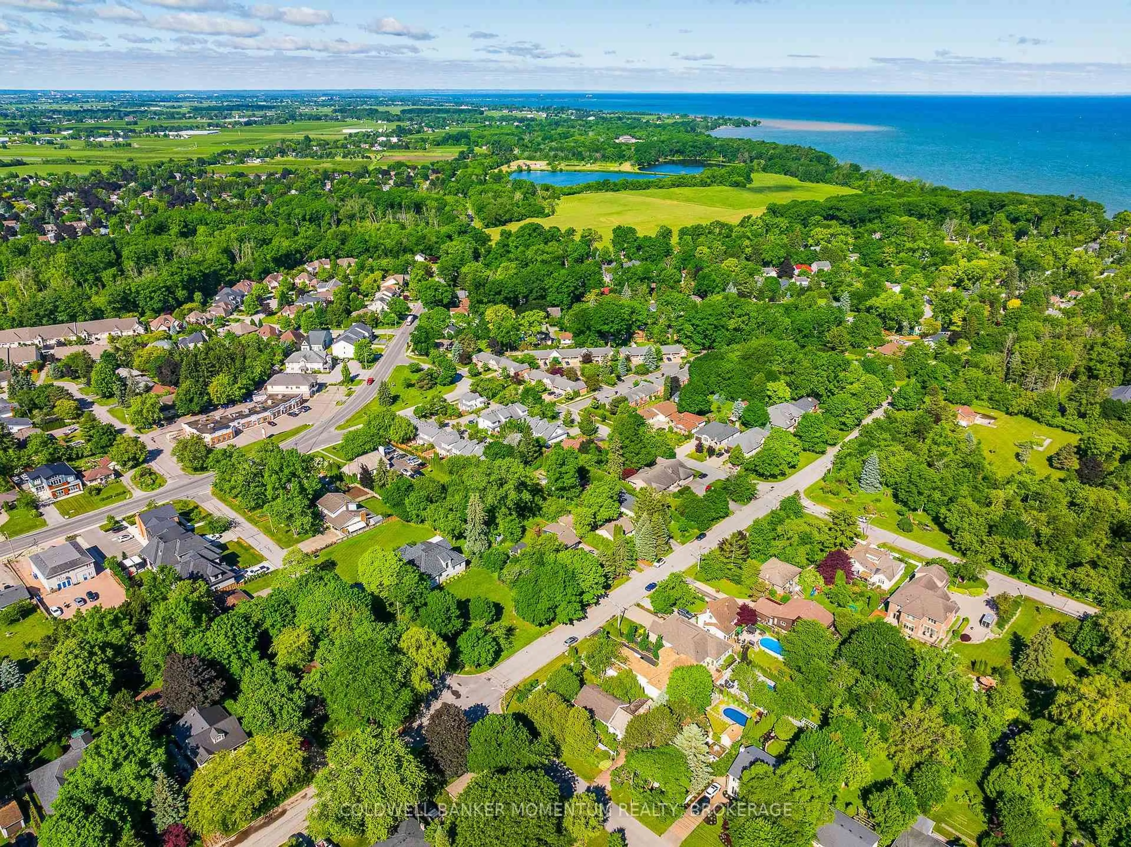 A pic from outside/outdoor area/front of a property/back of a property/a pic from drone, water/lake/river/ocean view for 378 WILLIAM St, Niagara-on-the-Lake Ontario L0S 1J0