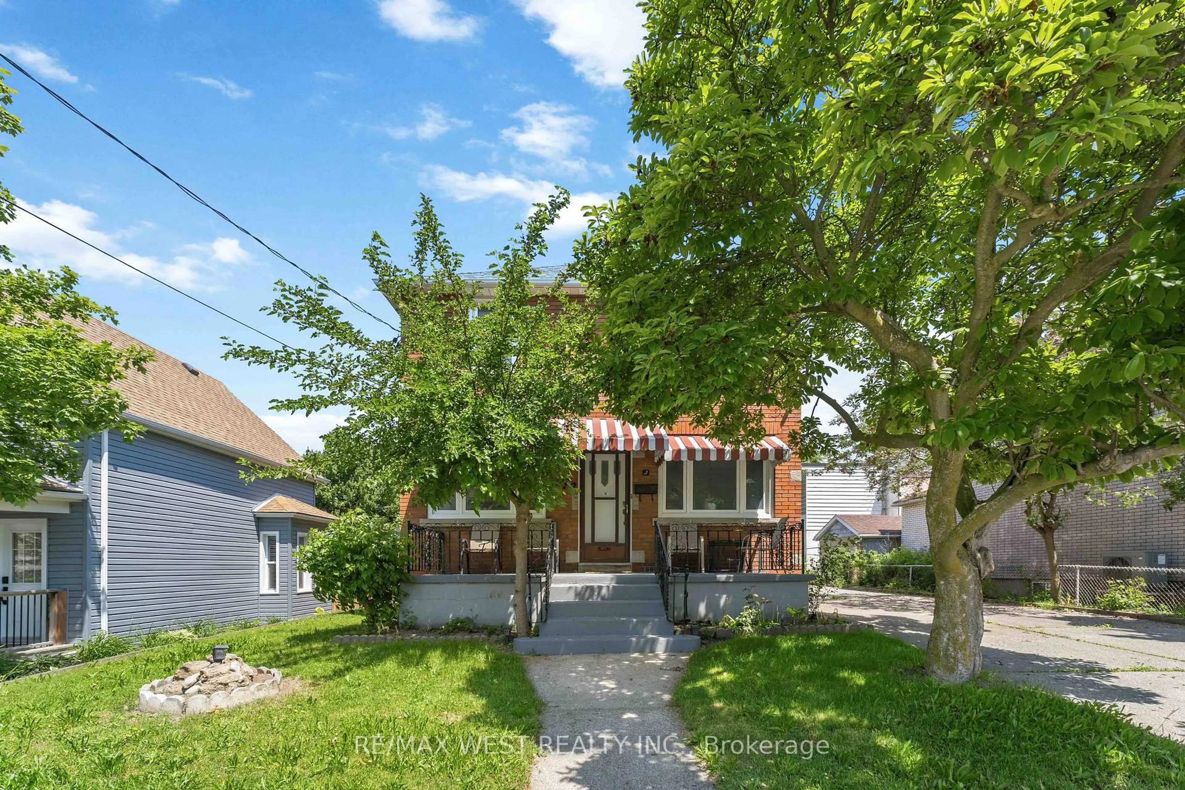 Patio, street for 5177 Kitchener St, Niagara Falls Ontario L2G 1B4
