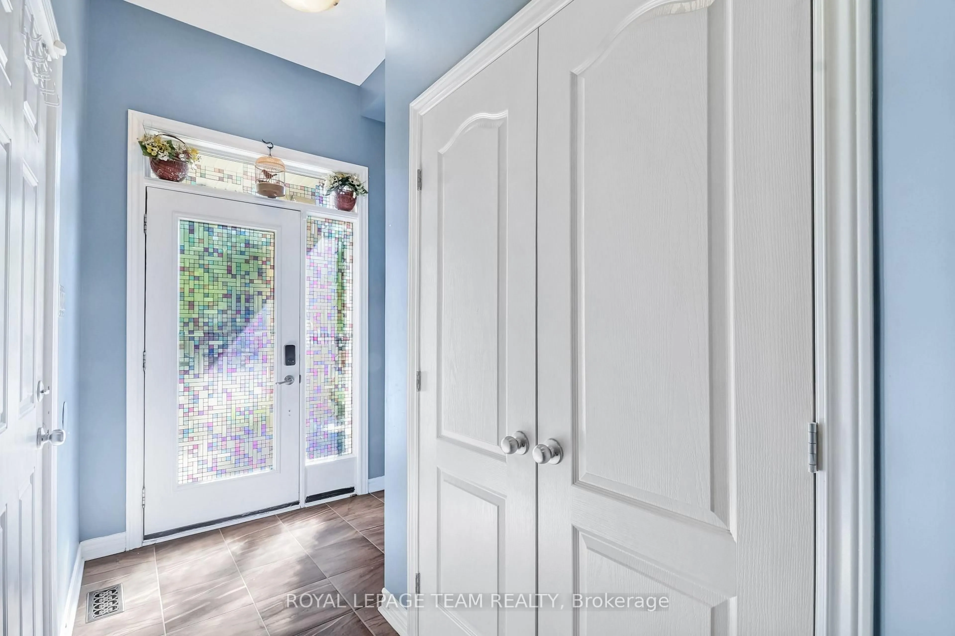 Indoor entryway for 2477 Regatta Ave, Ottawa Ontario K2J 5V6