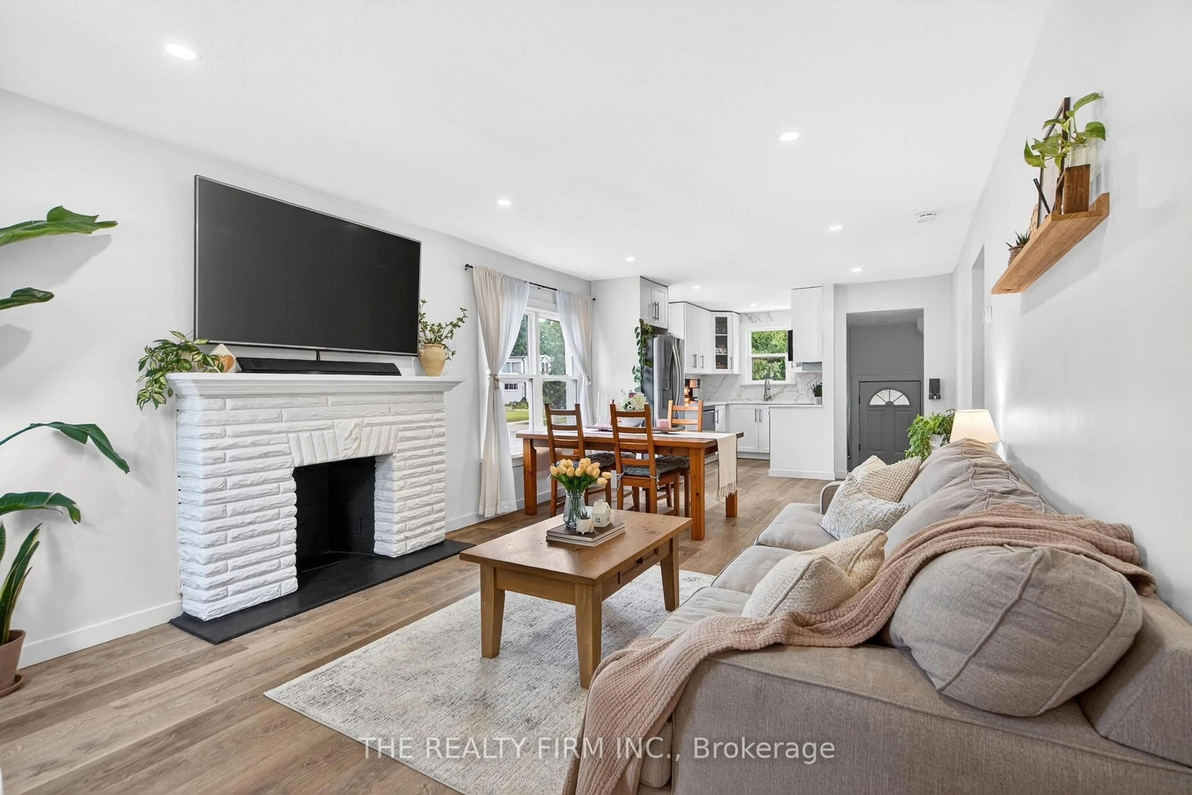 Living room with furniture, unknown for 452 Merlin St, London East Ontario N5W 5B1