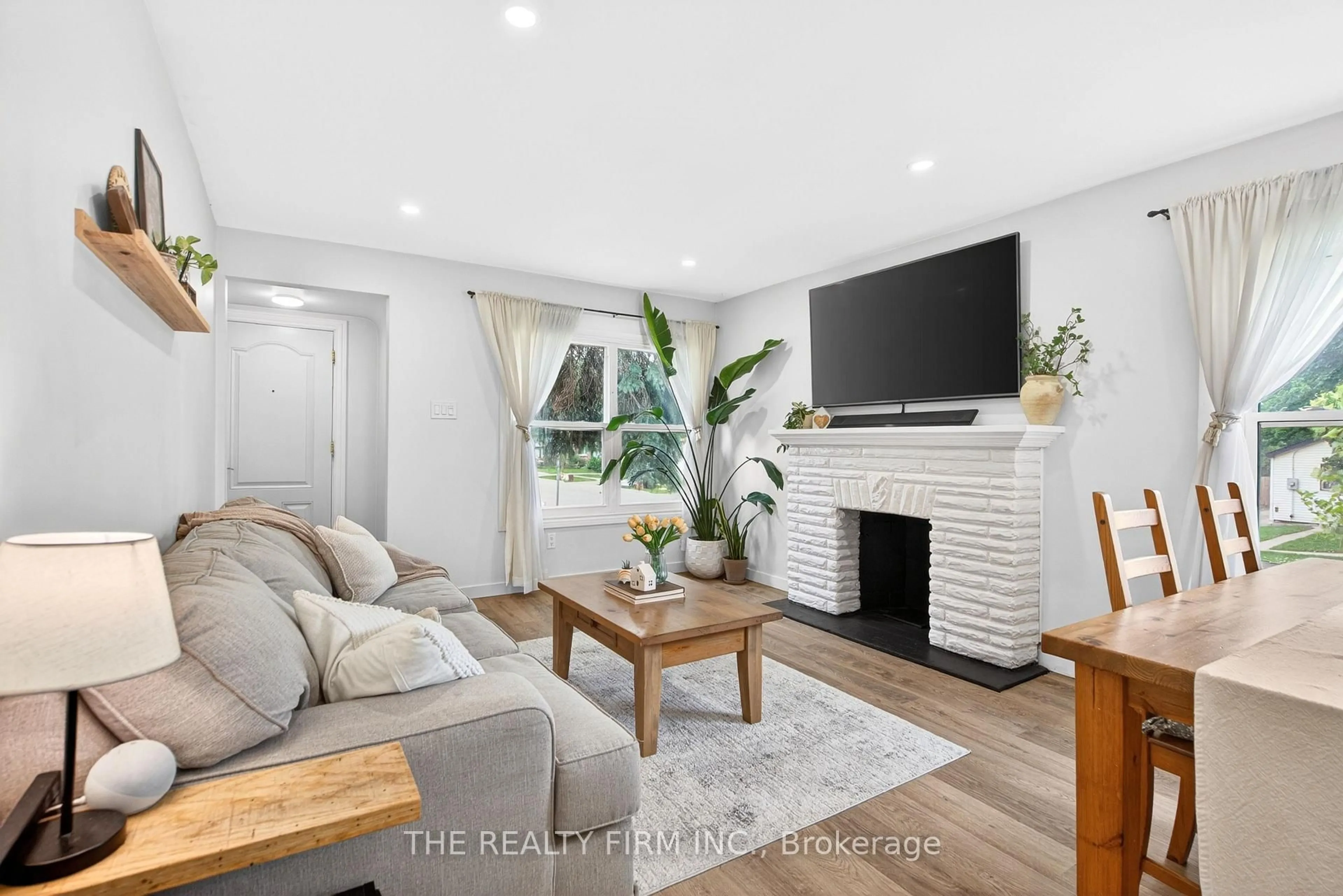 Living room with furniture, unknown for 452 Merlin St, London East Ontario N5W 5B1