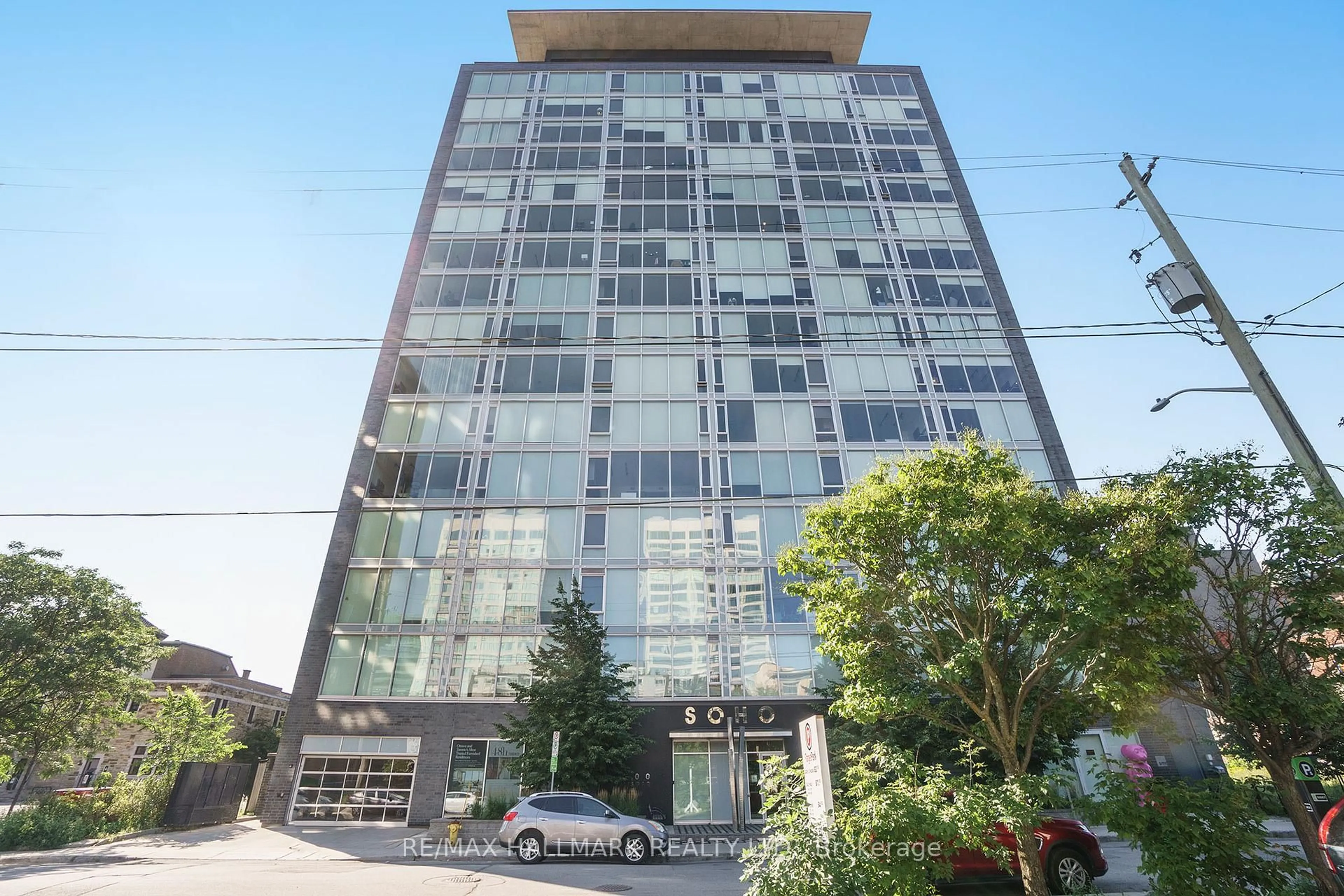 Indoor foyer for 300 Lisgar St #1113, Ottawa Ontario K2P 0E2
