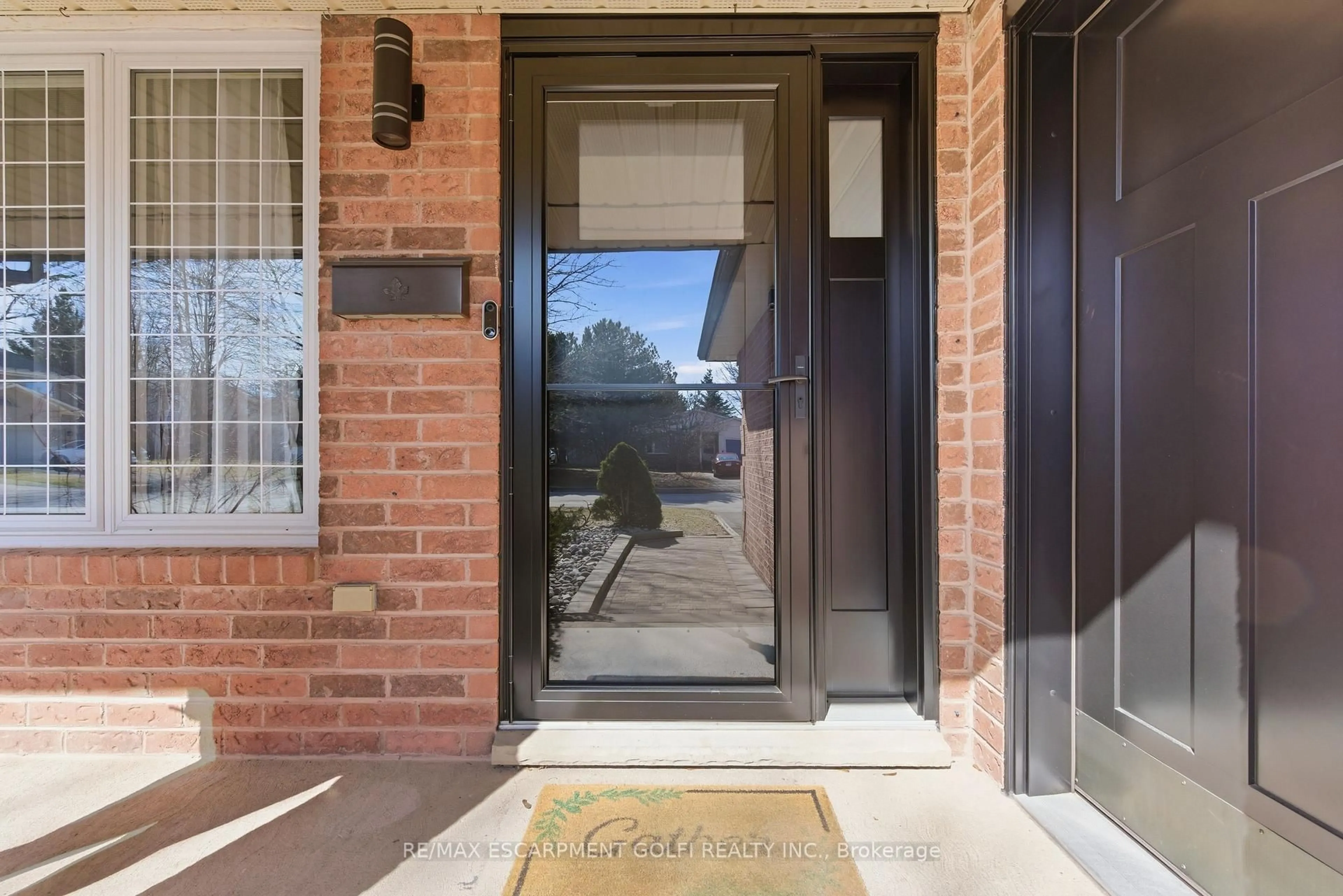 Unknown for 2 Hickory Crt, Welland Ontario L3C 6S9