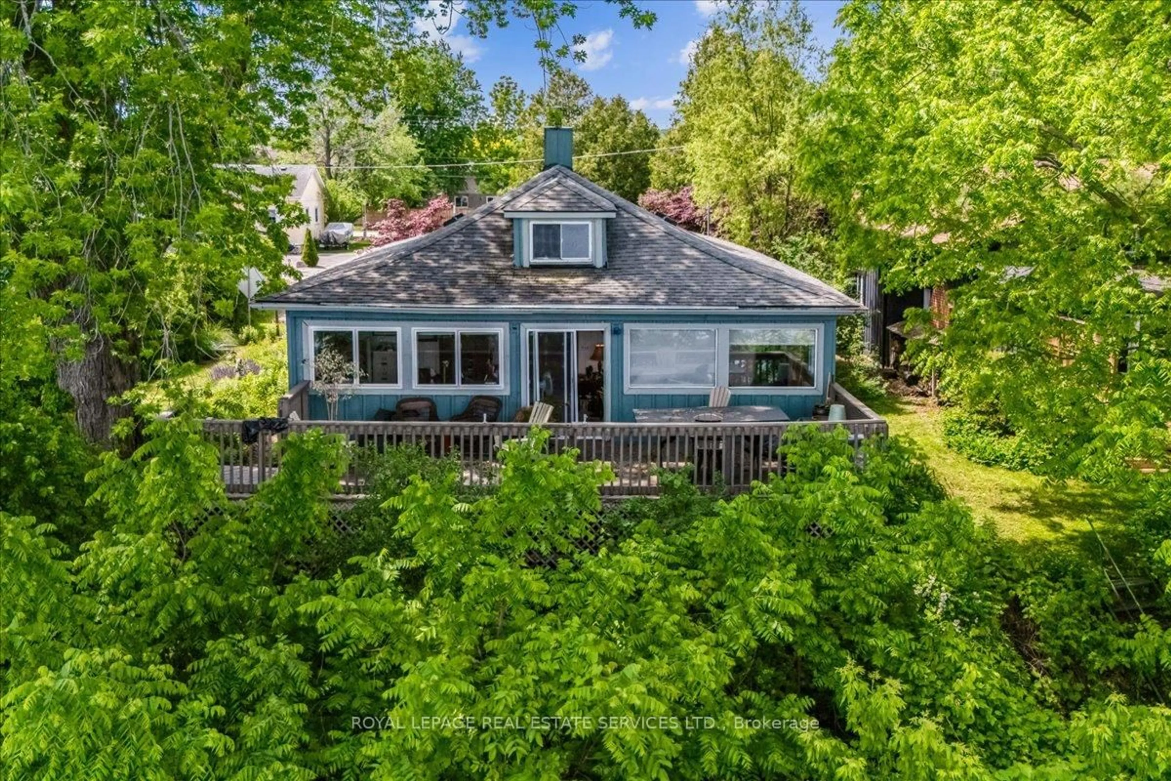 Unknown for 2 14th St, Grimsby Ontario L3M 2W2