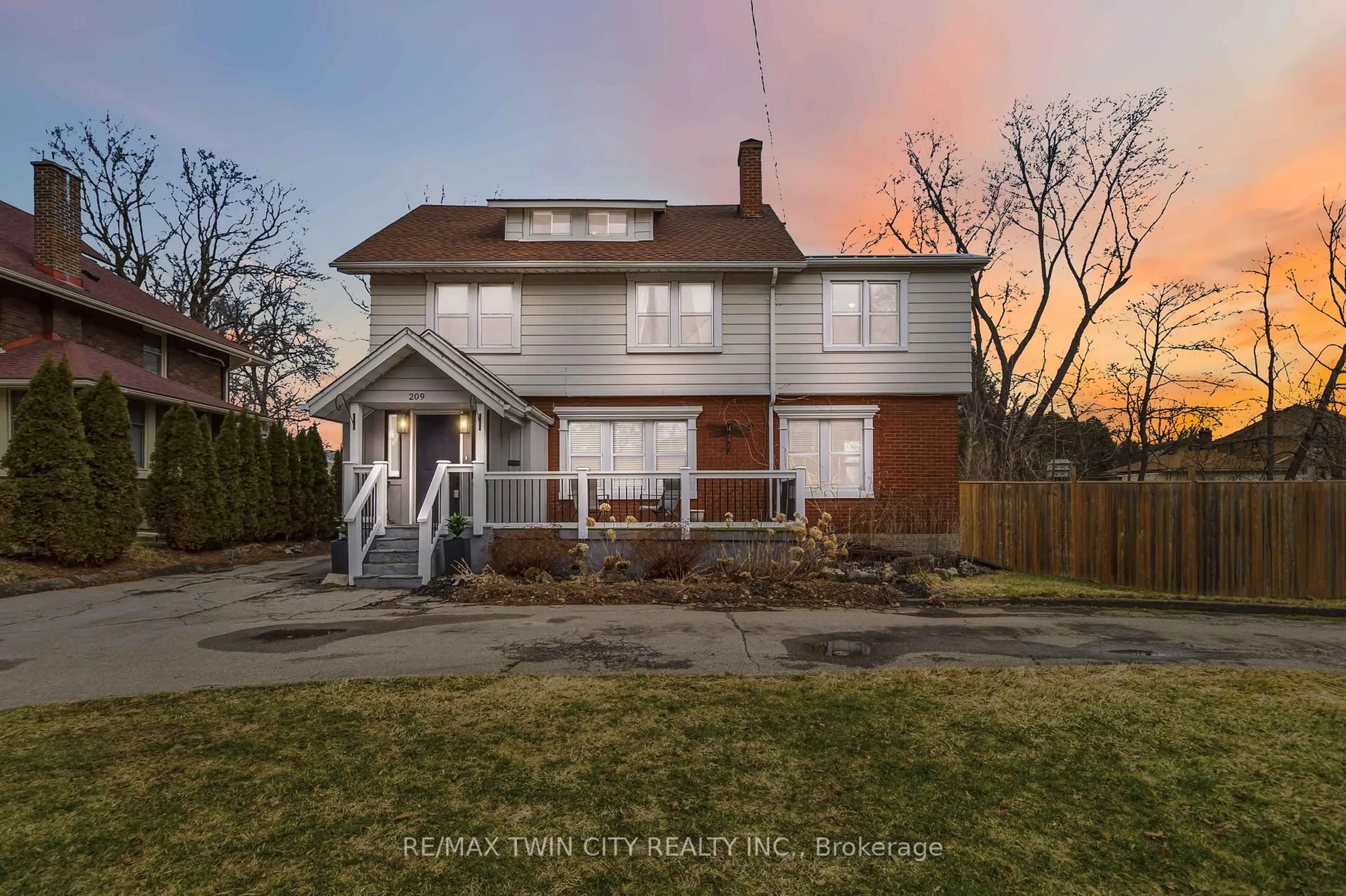 Unknown for 209 Grand River St, Brant Ontario N3L 2N4