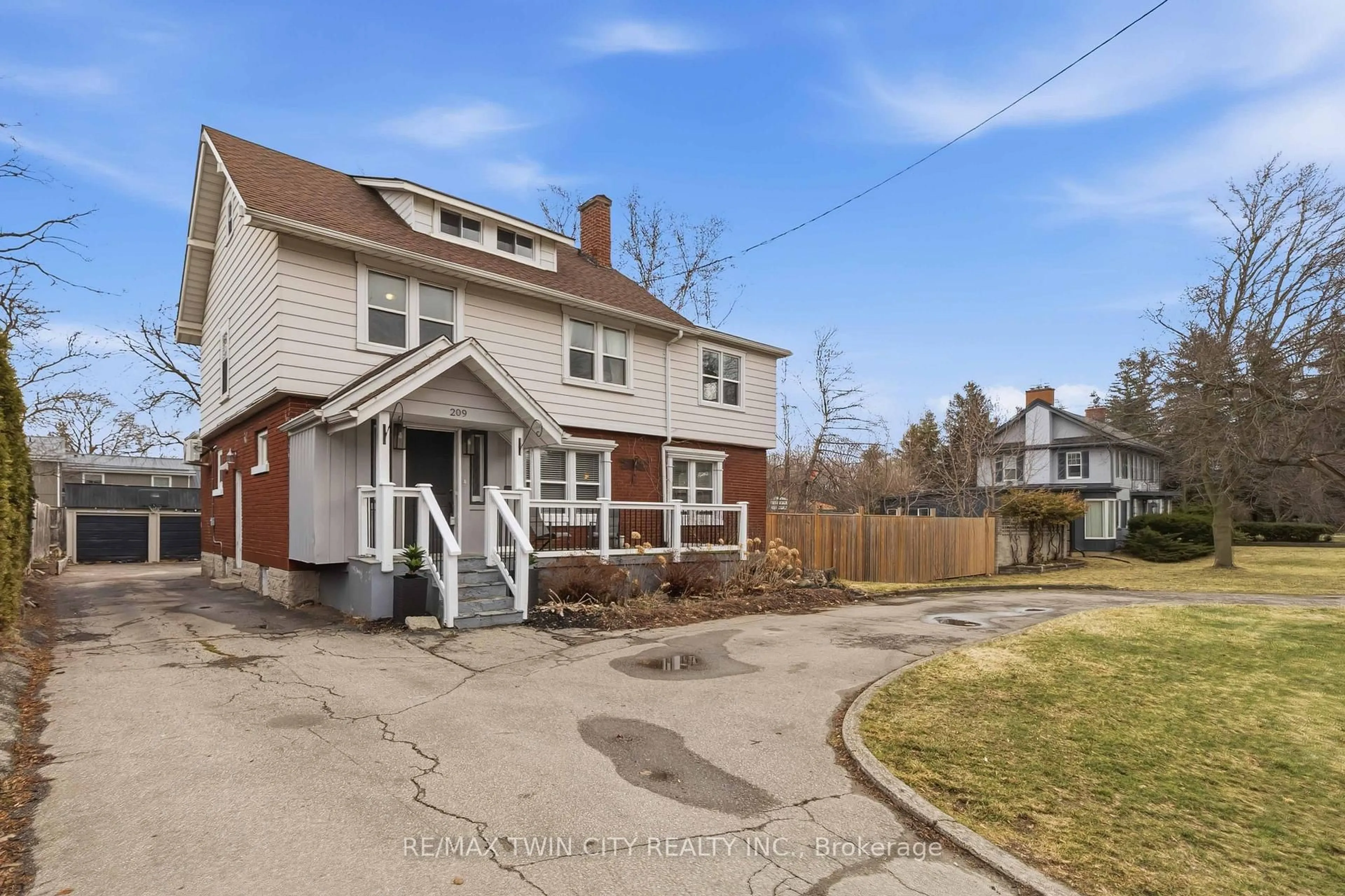 Unknown for 209 Grand River St, Brant Ontario N3L 2N4