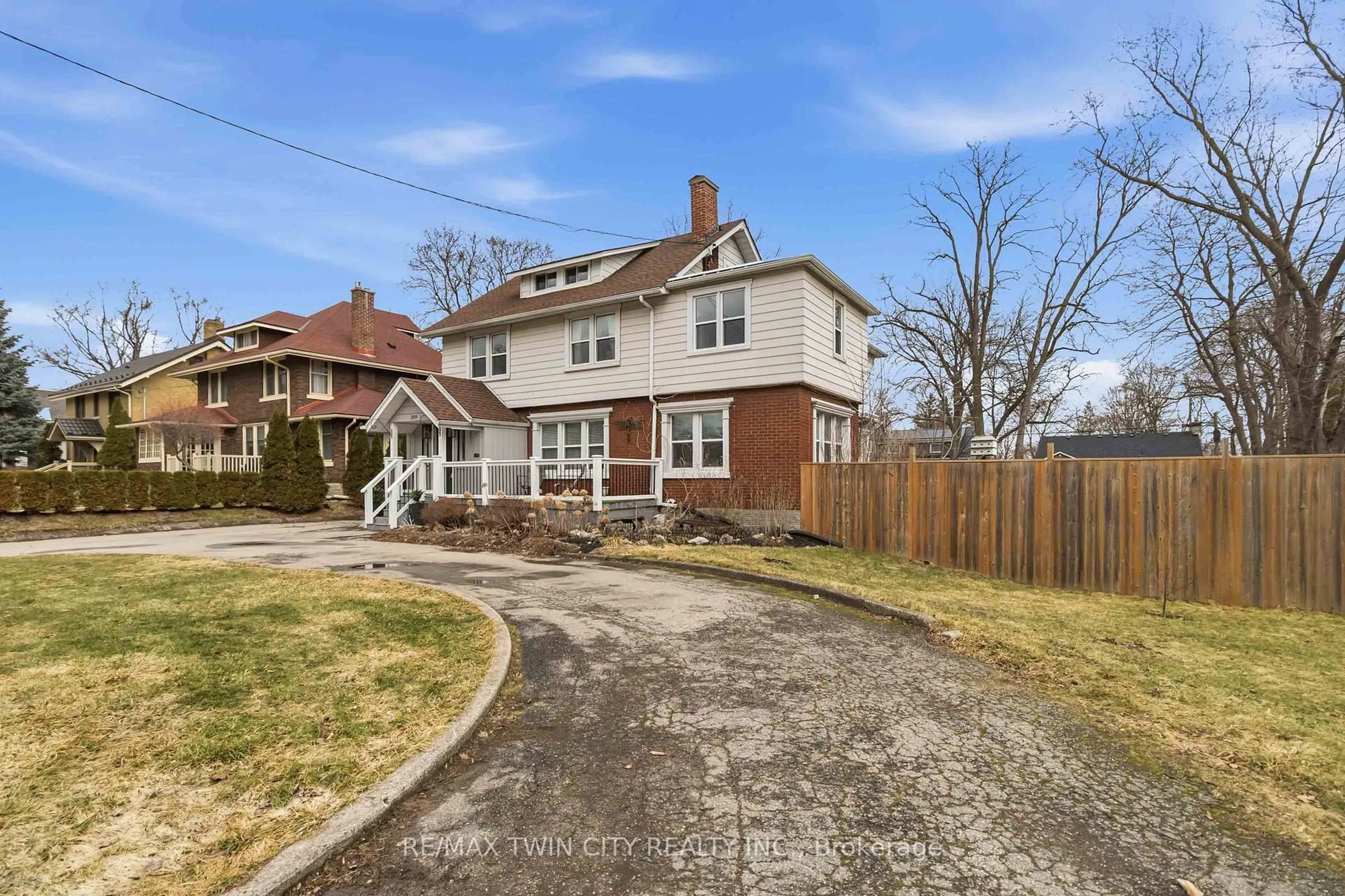 Unknown for 209 Grand River St, Brant Ontario N3L 2N4