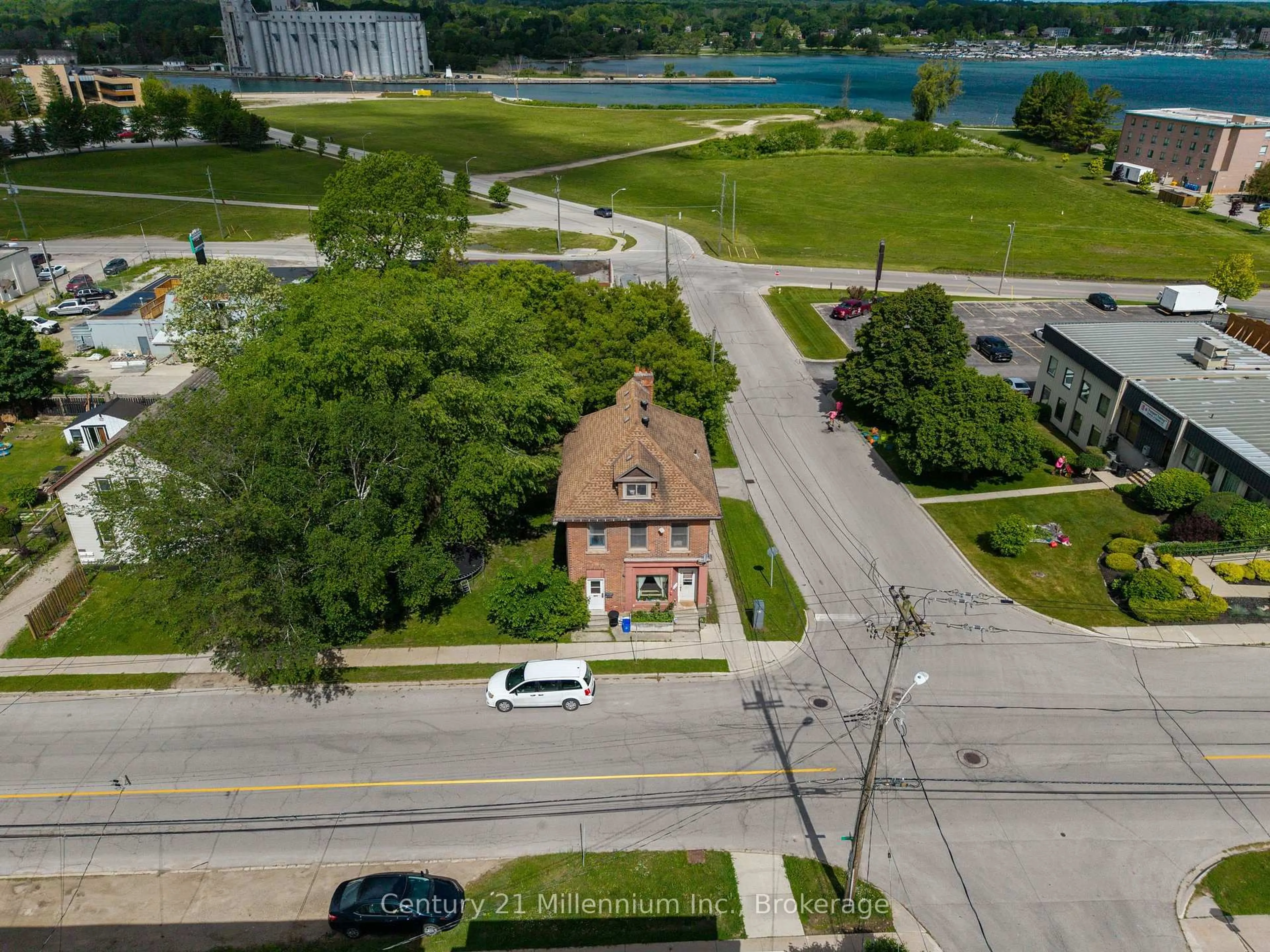 A pic from outside/outdoor area/front of a property/back of a property/a pic from drone, street for 1700 3rd Ave, Owen Sound Ontario N4K 2L9