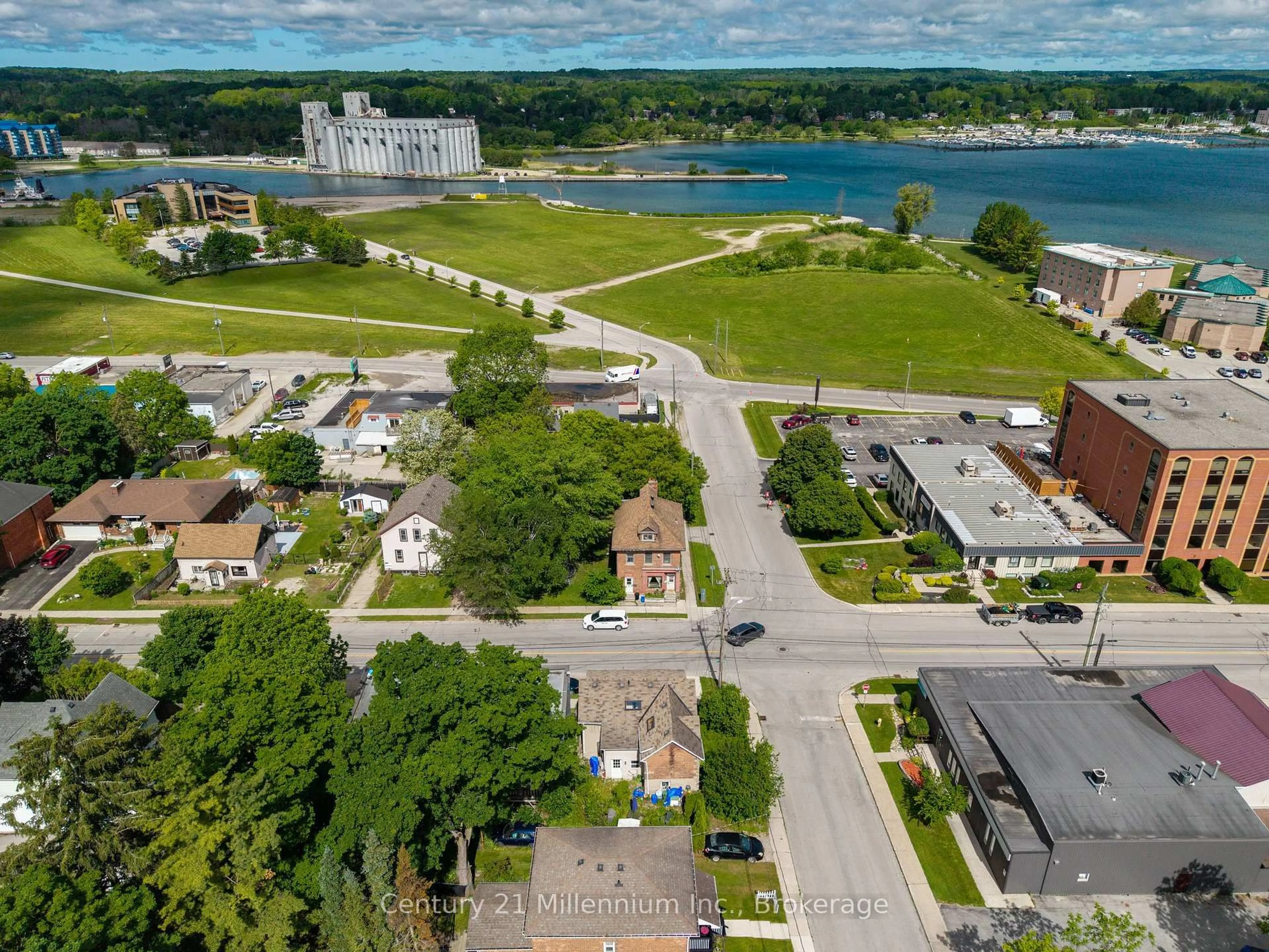 A pic from outside/outdoor area/front of a property/back of a property/a pic from drone, street for 1700 3rd Ave, Owen Sound Ontario N4K 2L9
