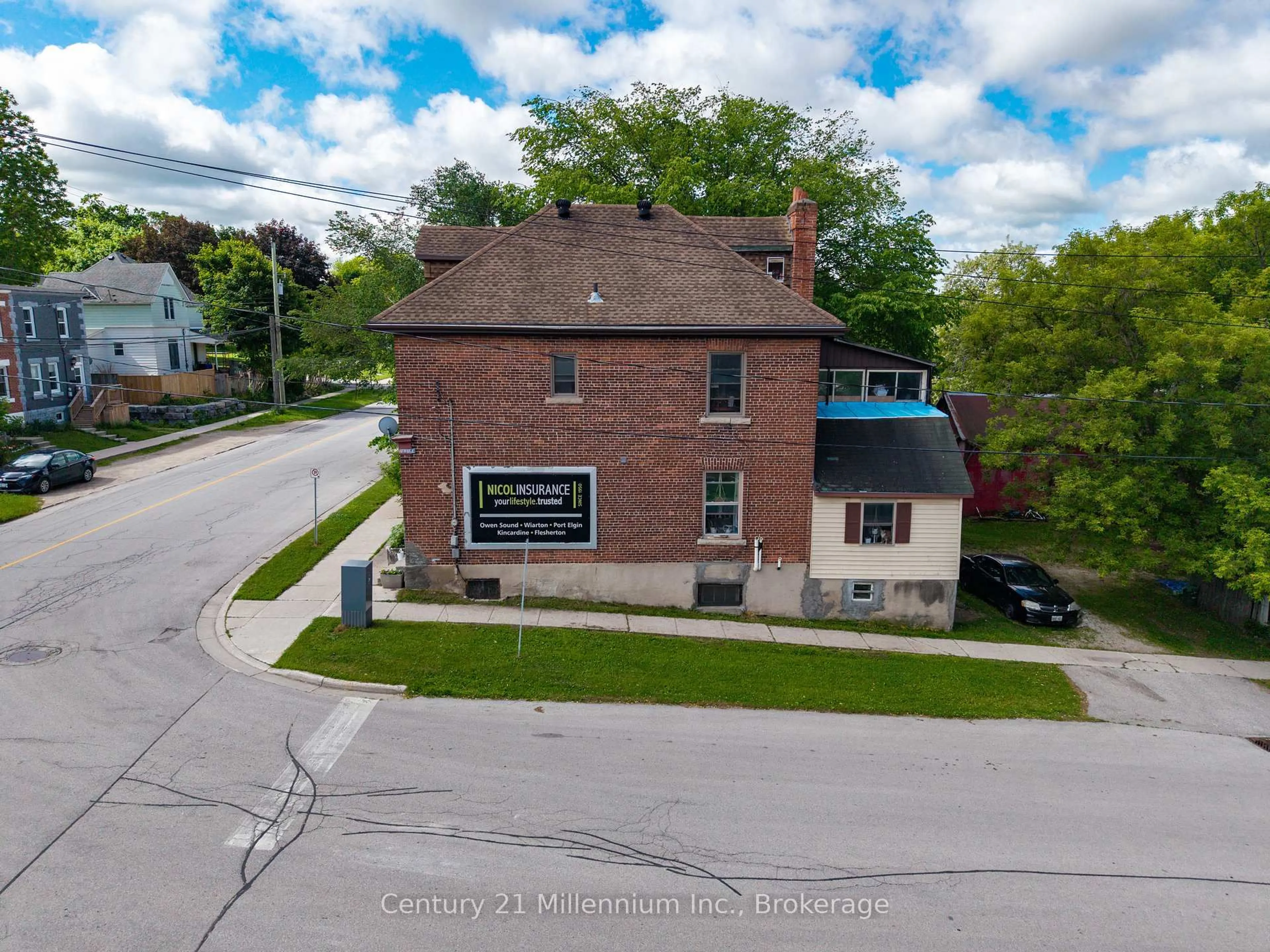 A pic from outside/outdoor area/front of a property/back of a property/a pic from drone, building for 1700 3rd Ave, Owen Sound Ontario N4K 2L9