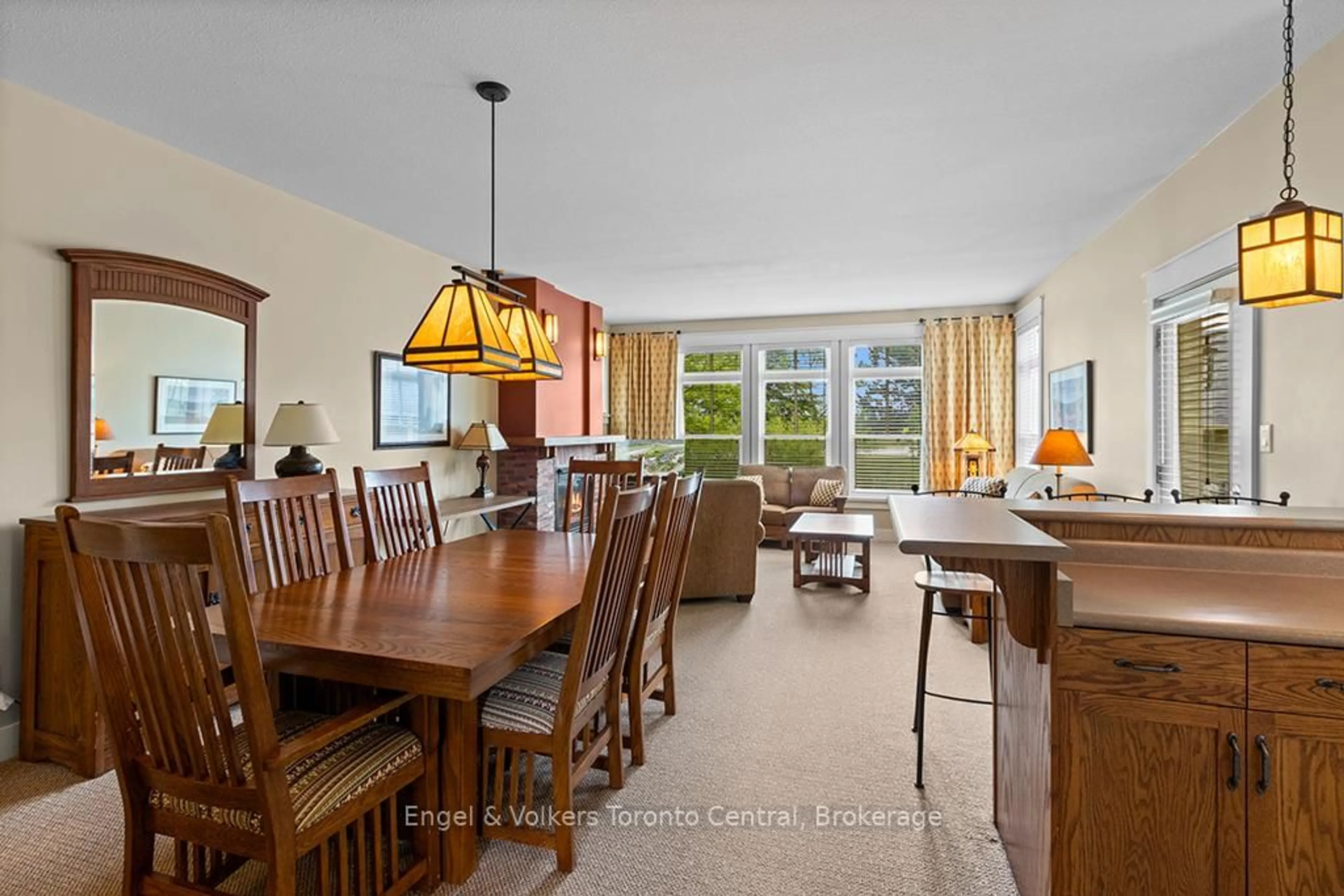 Dining room, ceramic/tile floor for 125 Fairway Crt #122, Blue Mountains Ontario L9Y 0P8