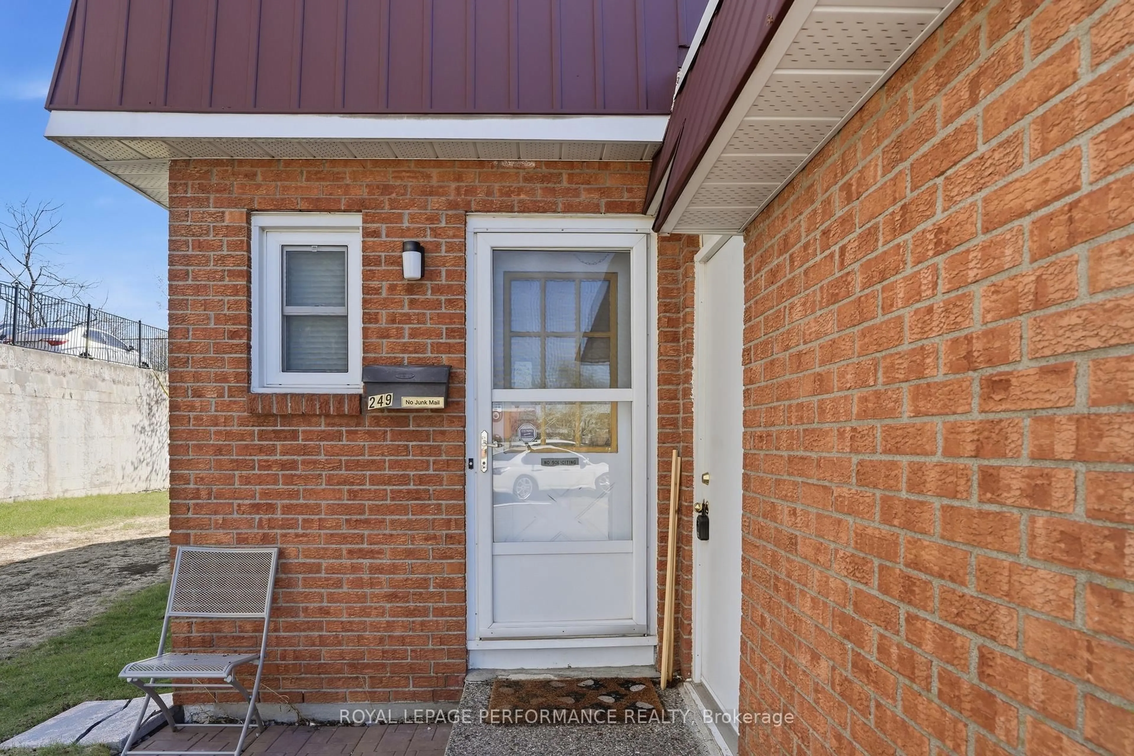 Unknown for 249 Romulus Private #94, Ottawa Ontario K1K 3Y2