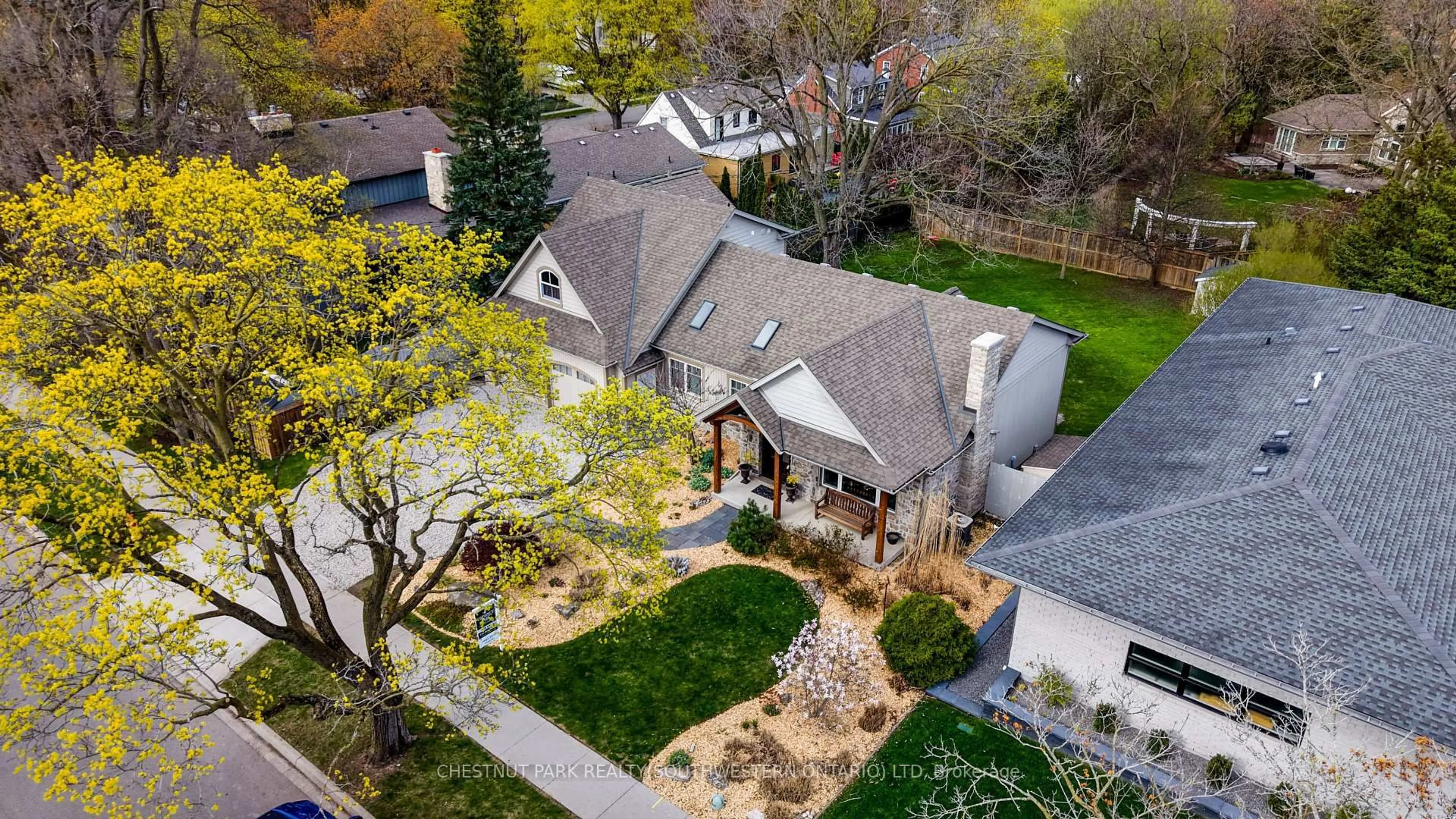 A pic from outside/outdoor area/front of a property/back of a property/a pic from drone, street for 140 Aberdeen Rd, Waterloo Ontario N2M 2Y7