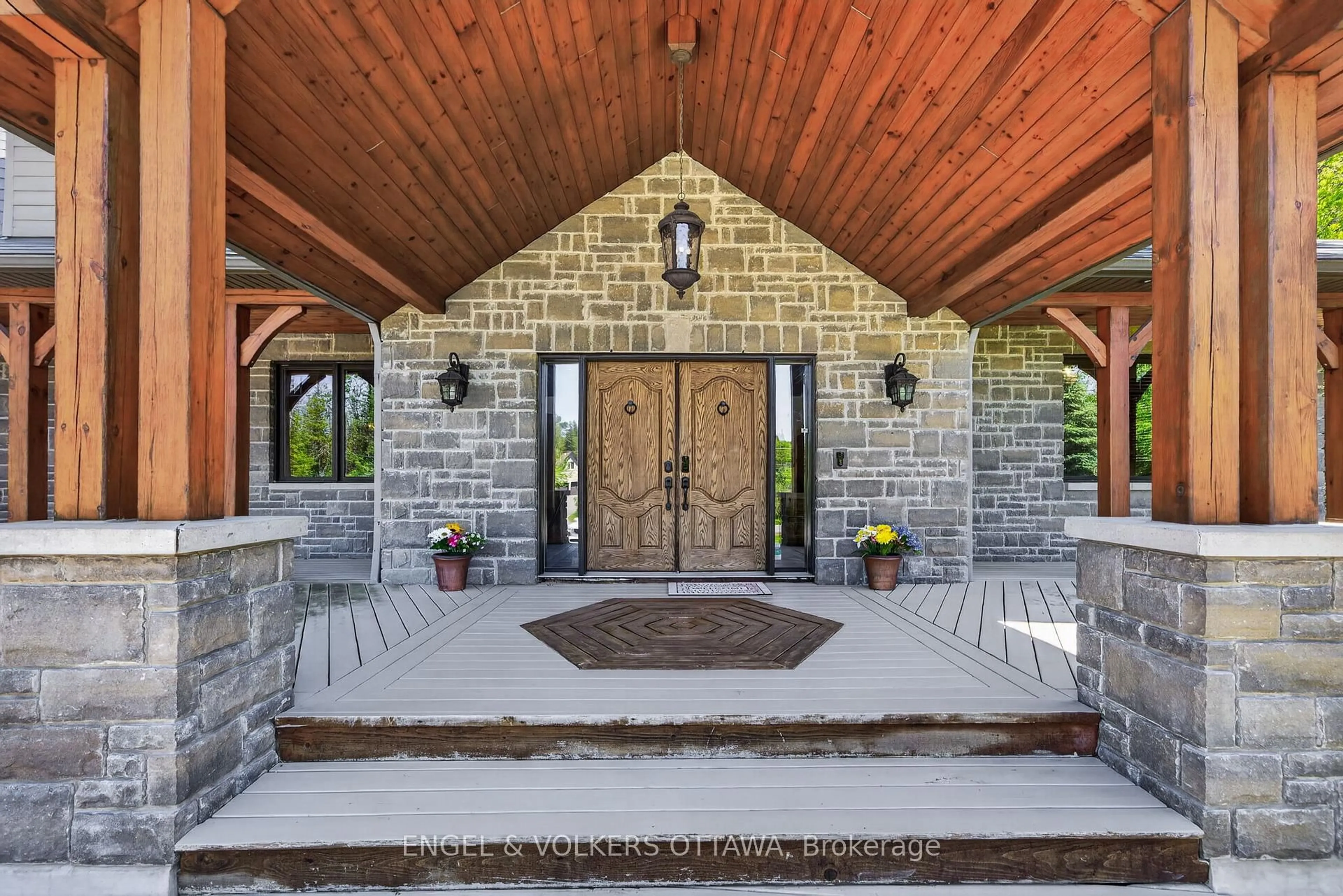 Indoor entryway for 328 Silent Wood Grve, Carp Ontario K0A 1L0