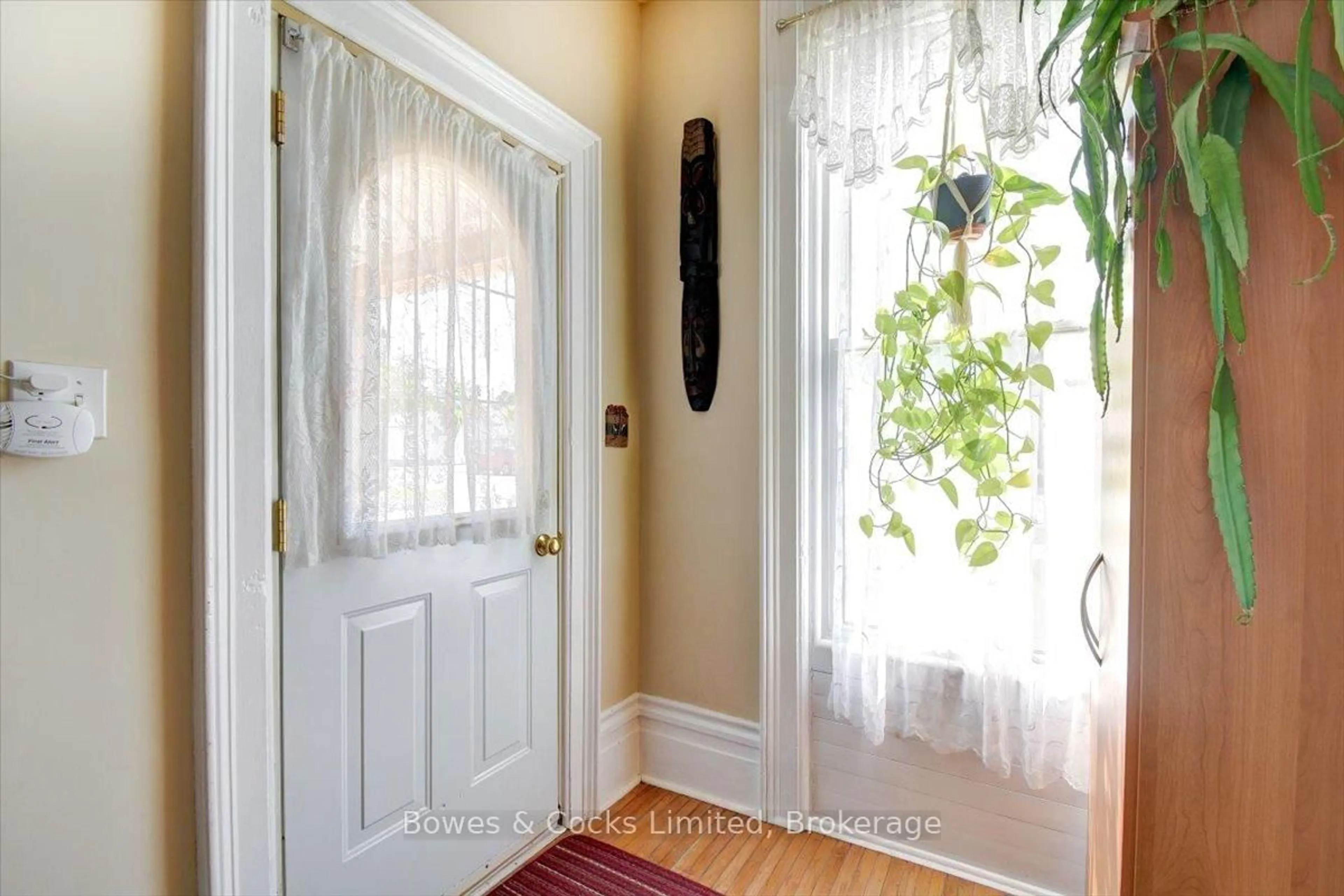 Indoor entryway for 126 Front St, Trent Hills Ontario K0L 1L0