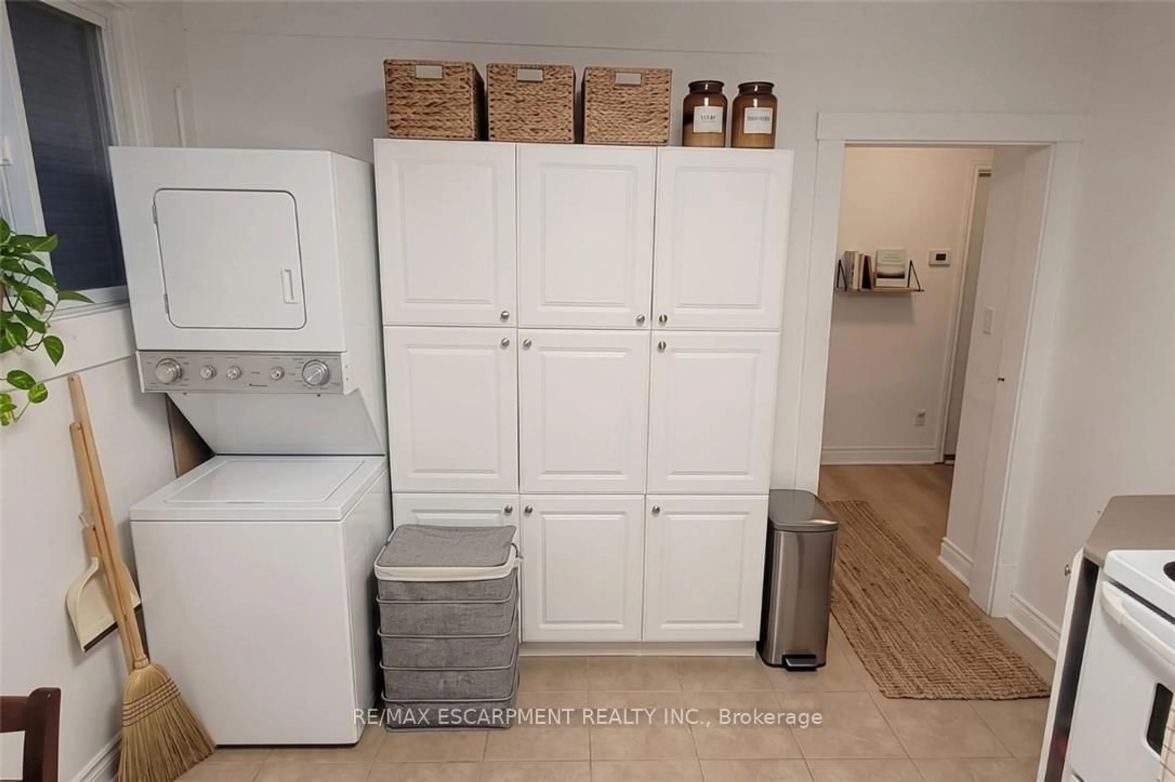 Laundry room for 131 Leland St, Hamilton Ontario L8S 3A3