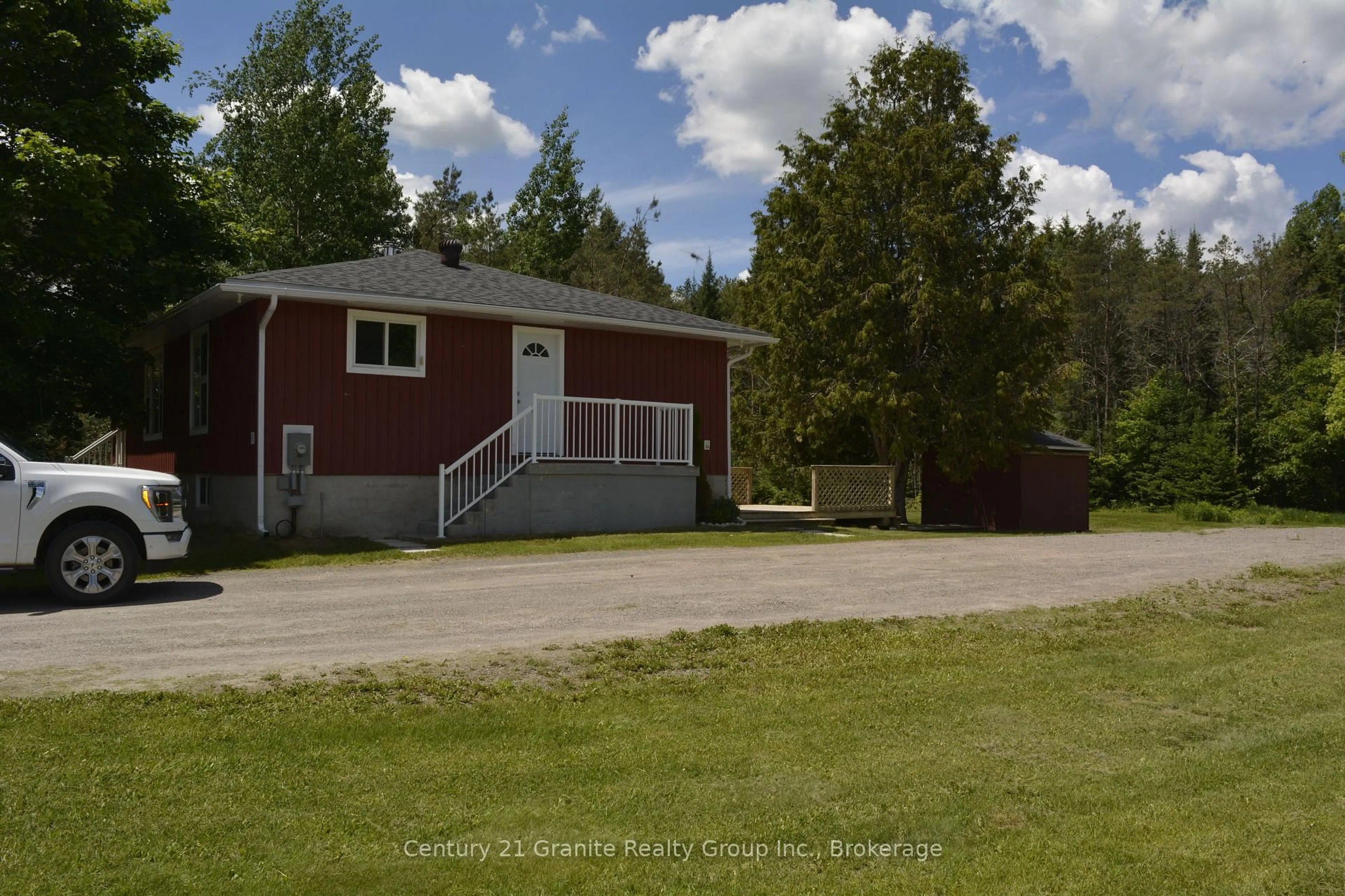 A pic from outside/outdoor area/front of a property/back of a property/a pic from drone, street for 671 Hastings St, Bancroft Ontario K0L 1C0