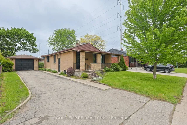 54 Tweedsmuir Ave, London East