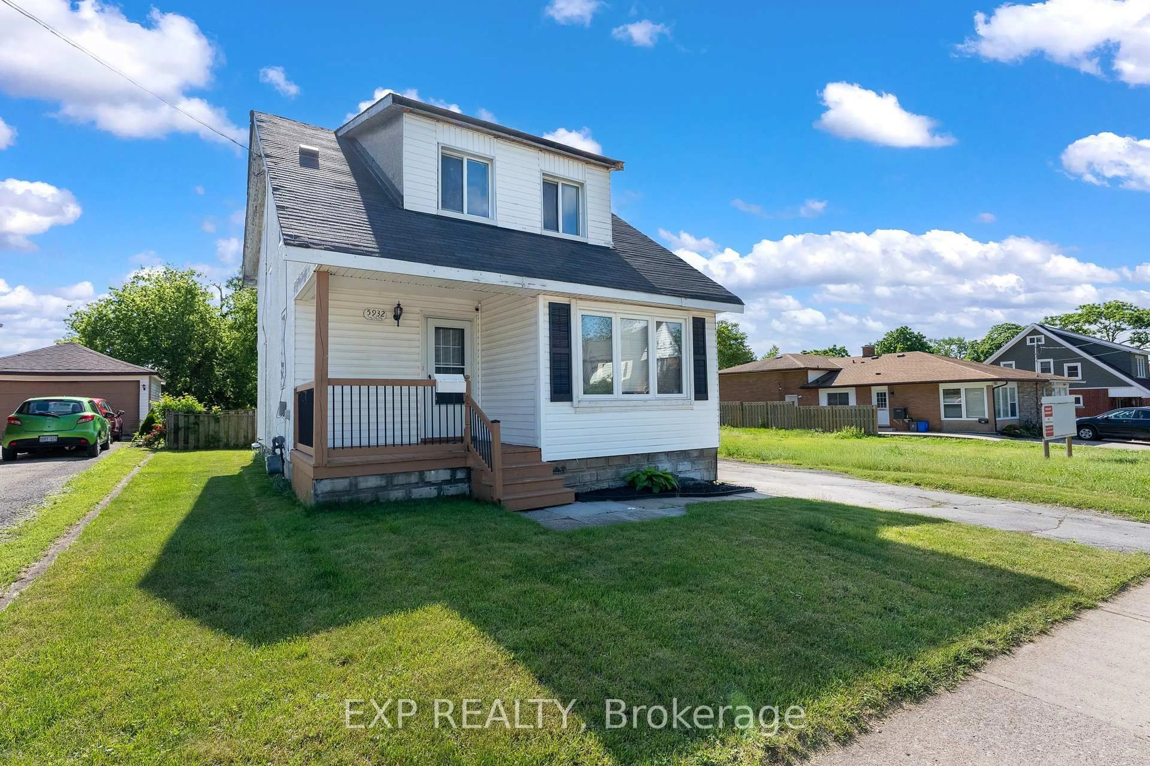 A pic from outside/outdoor area/front of a property/back of a property/a pic from drone, street for 5932 Carlton Ave, Niagara Falls Ontario L2G 5J5